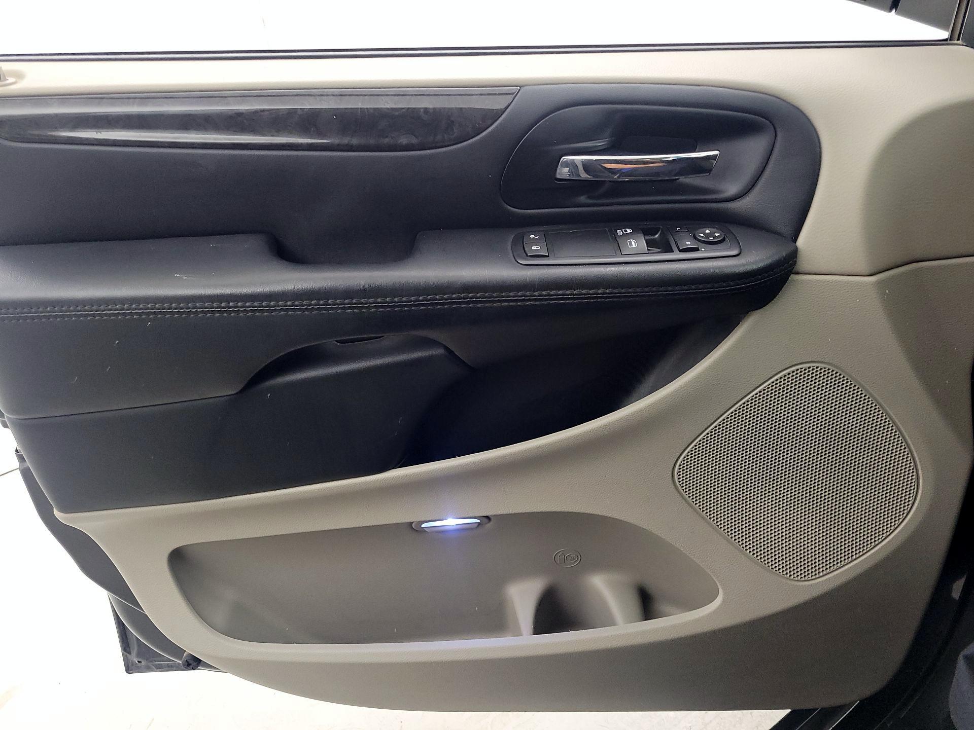 Thumbnail: 2016 Dodge Grand Caravan - 12