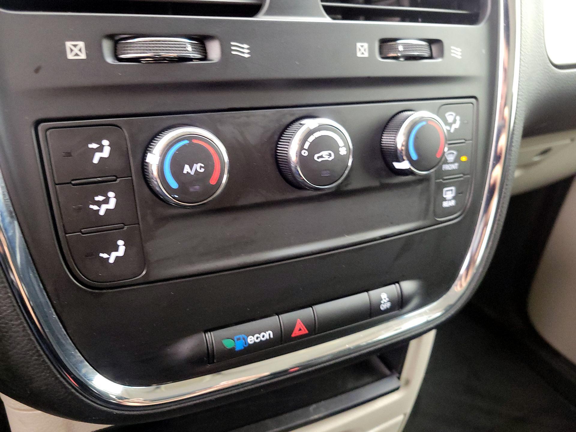 Thumbnail: 2016 Dodge Grand Caravan - 15