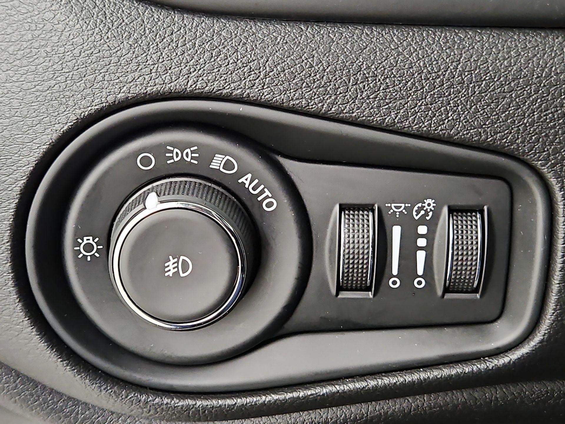 Thumbnail: 2015 Jeep Renegade - 13