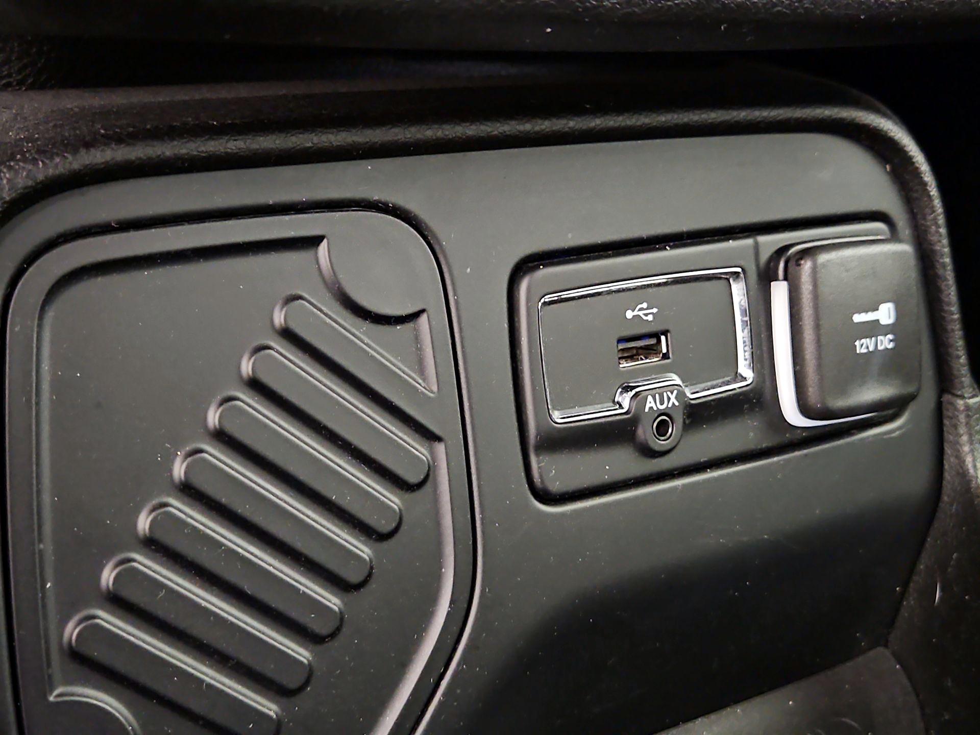 Thumbnail: 2015 Jeep Renegade - 19