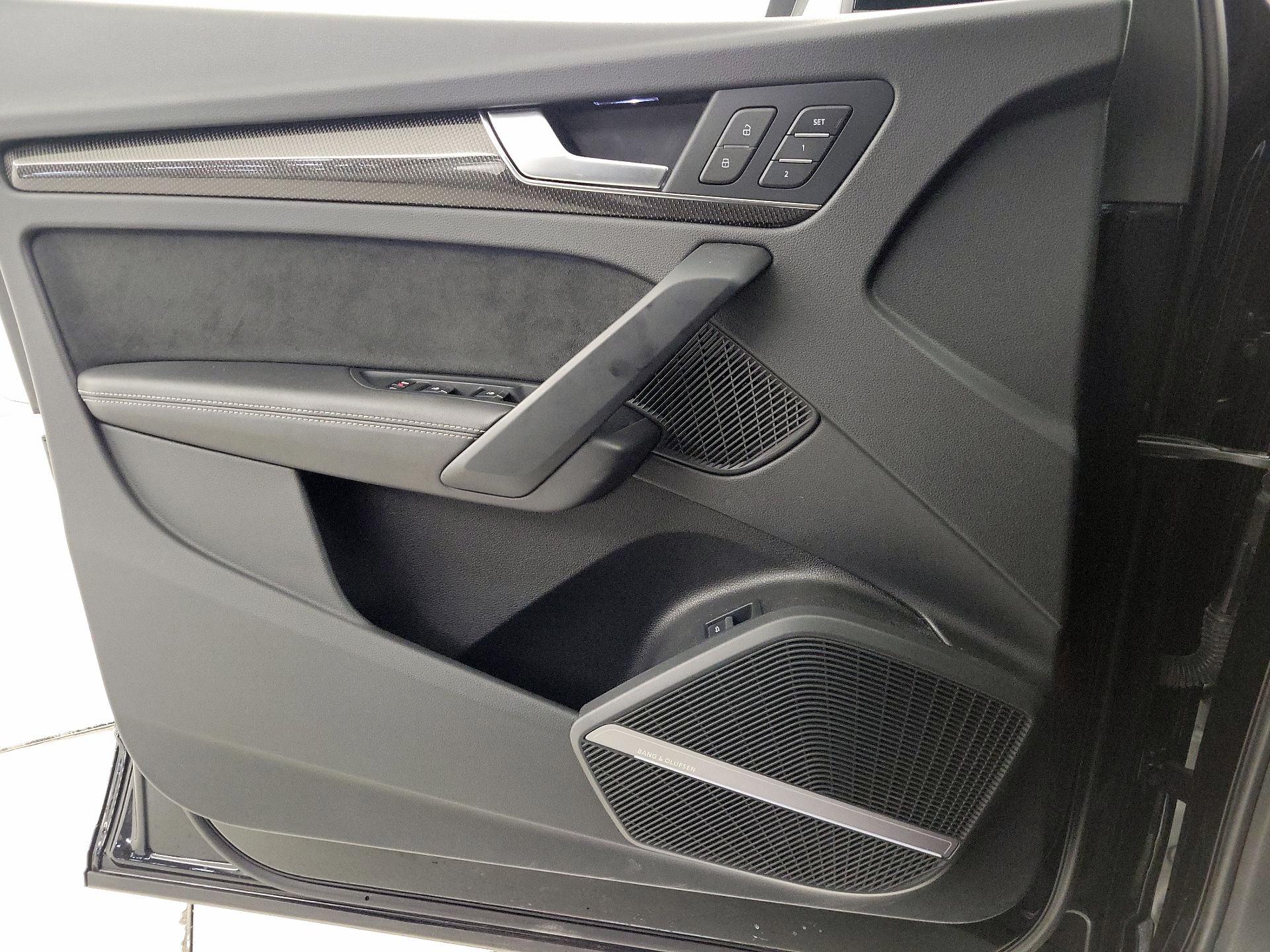 Thumbnail: 2022 Audi SQ5 - 12