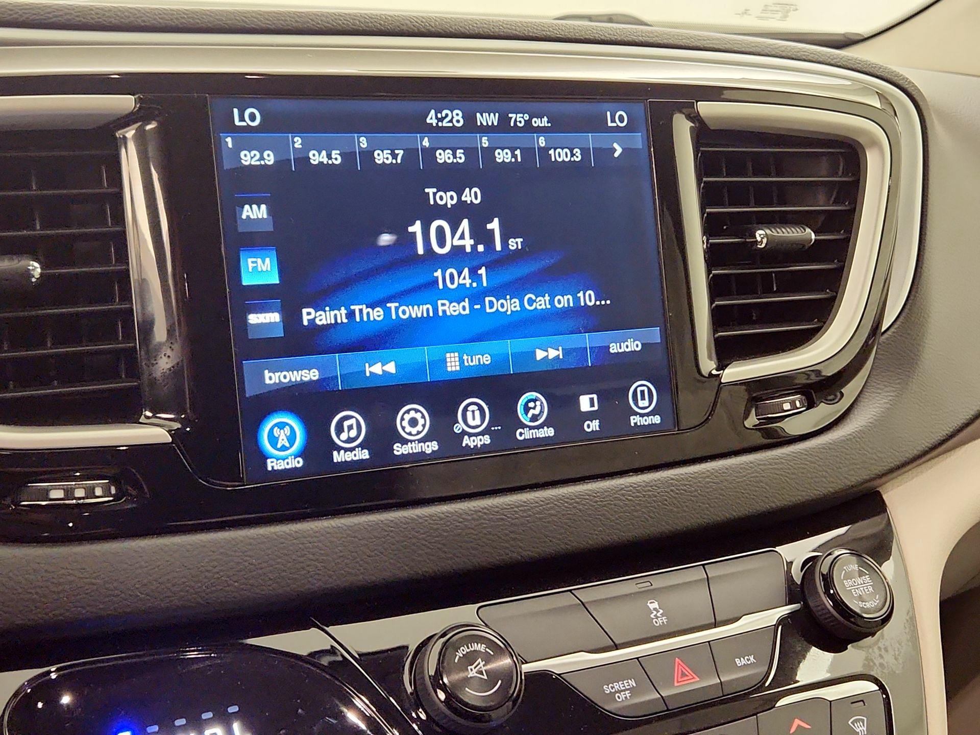 Thumbnail: 2017 Chrysler Pacifica - 15