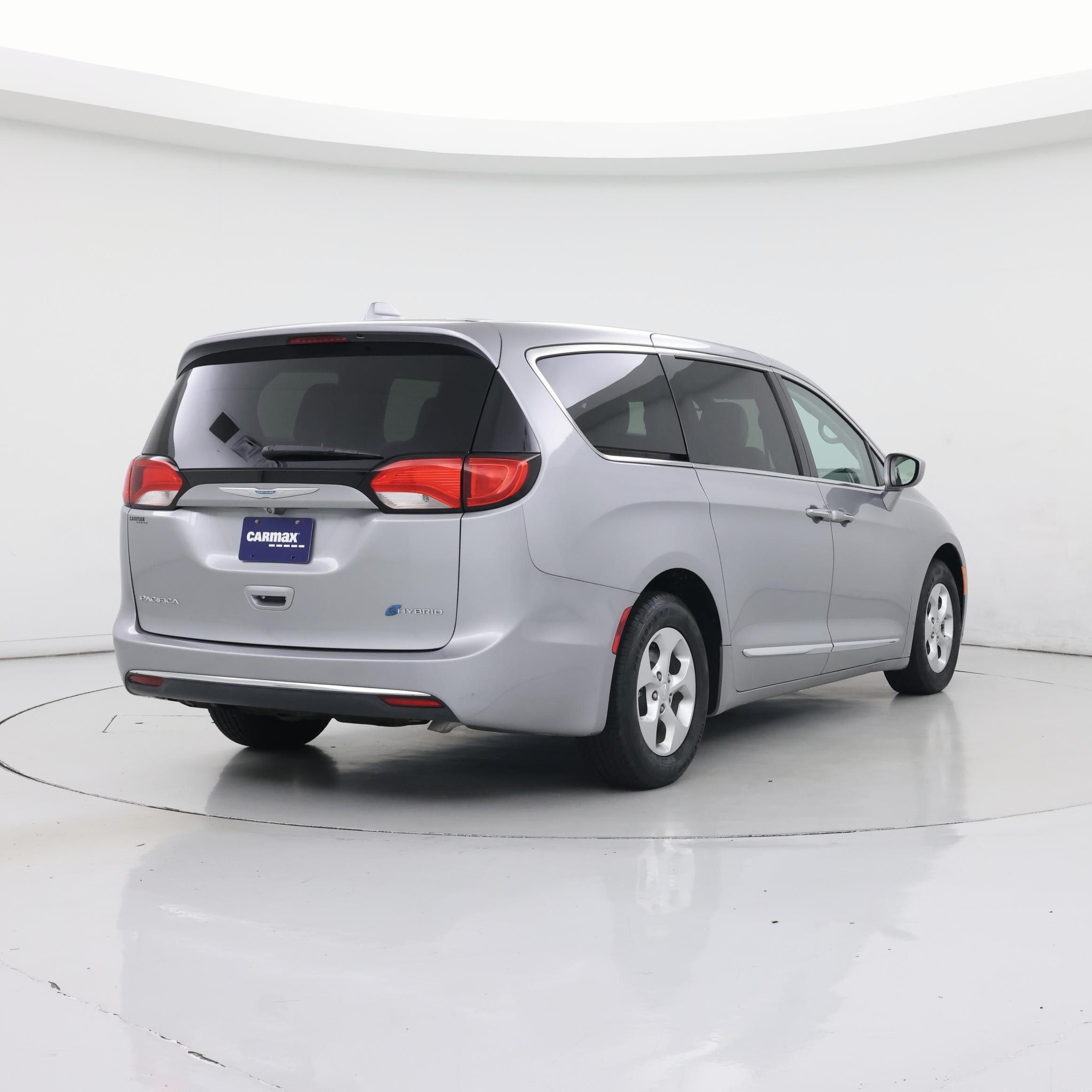 Thumbnail: 2017 Chrysler Pacifica - 8