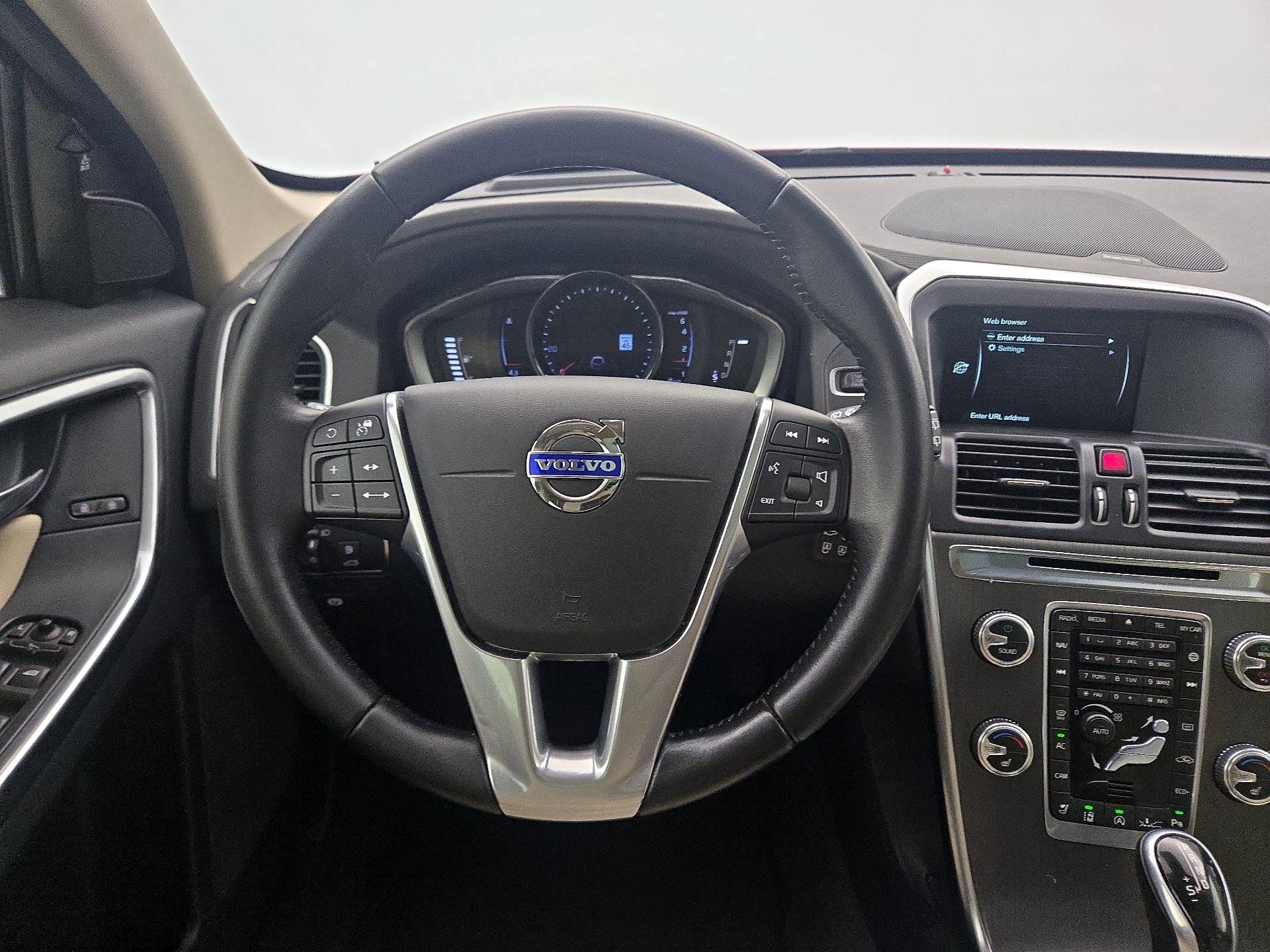 Thumbnail: 2016 Volvo XC60 - 10