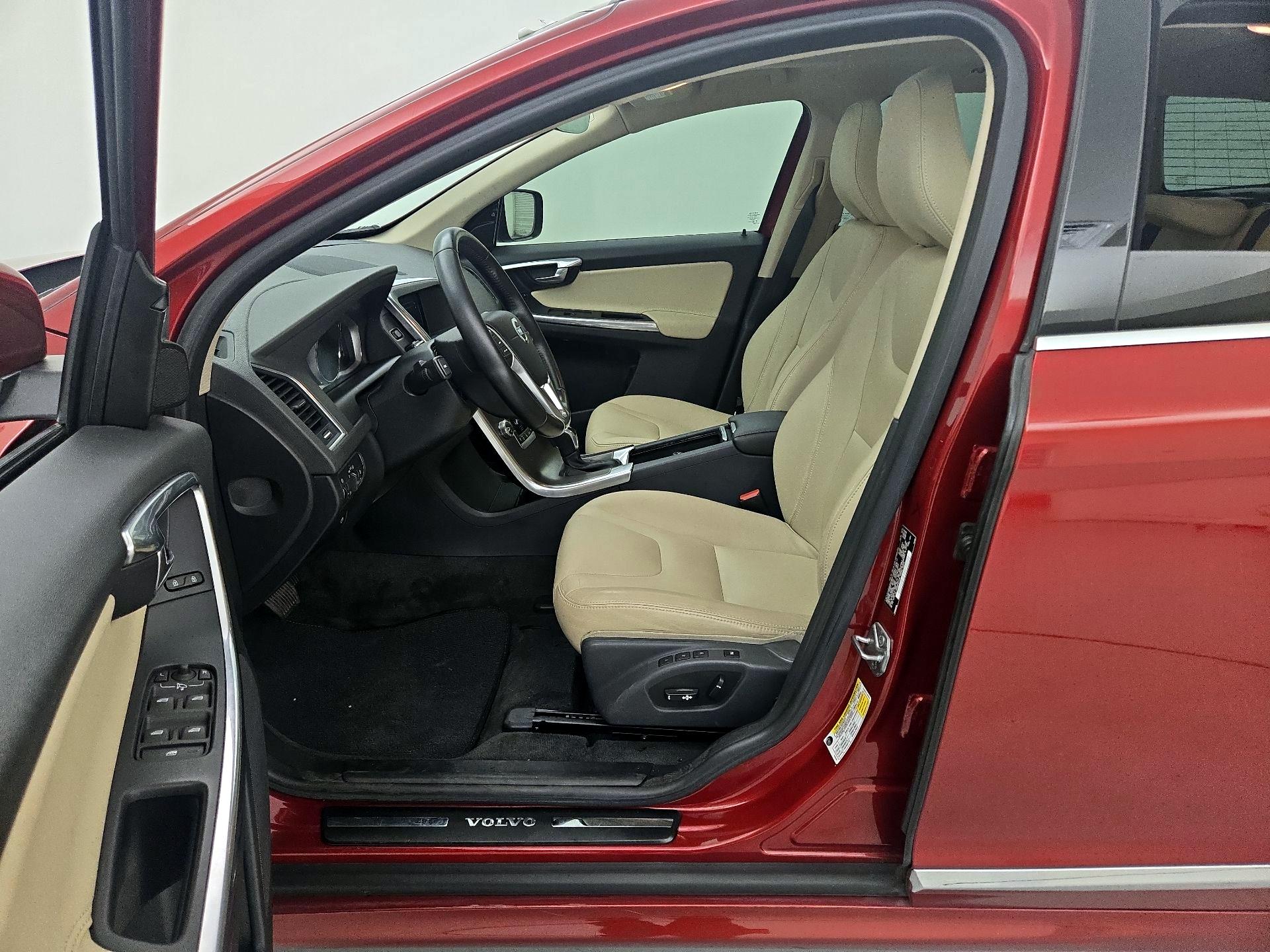 Thumbnail: 2016 Volvo XC60 - 11