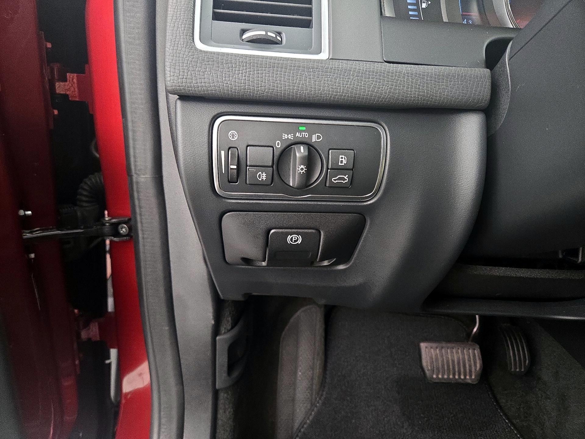 Thumbnail: 2016 Volvo XC60 - 13