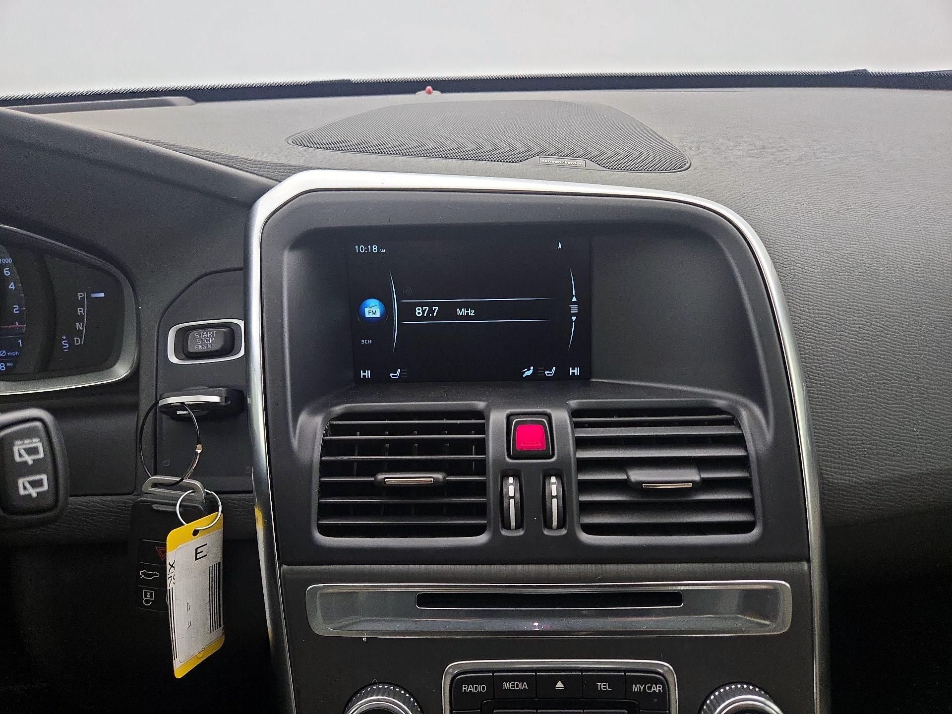 Thumbnail: 2016 Volvo XC60 - 14