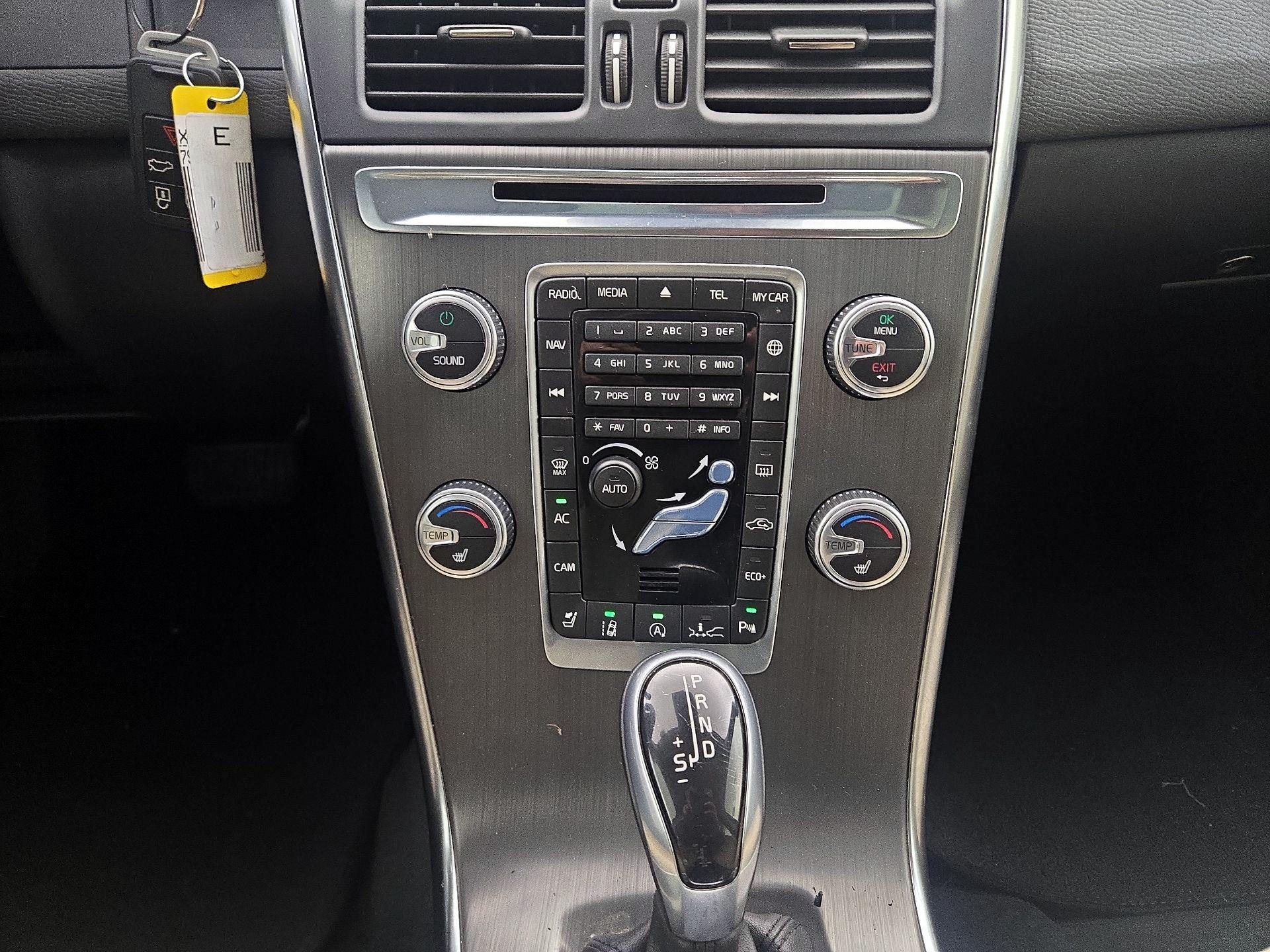 Thumbnail: 2016 Volvo XC60 - 15