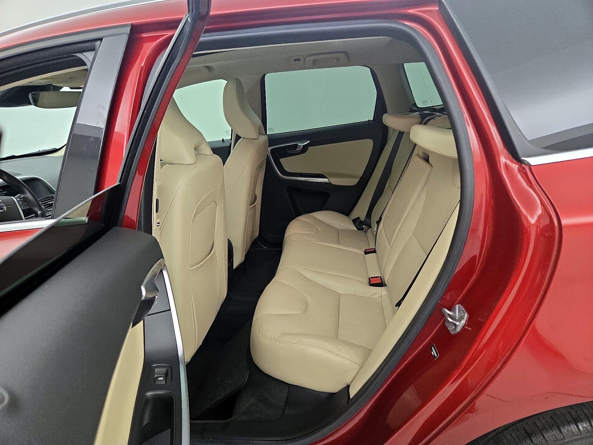 Thumbnail: 2016 Volvo XC60 - 18