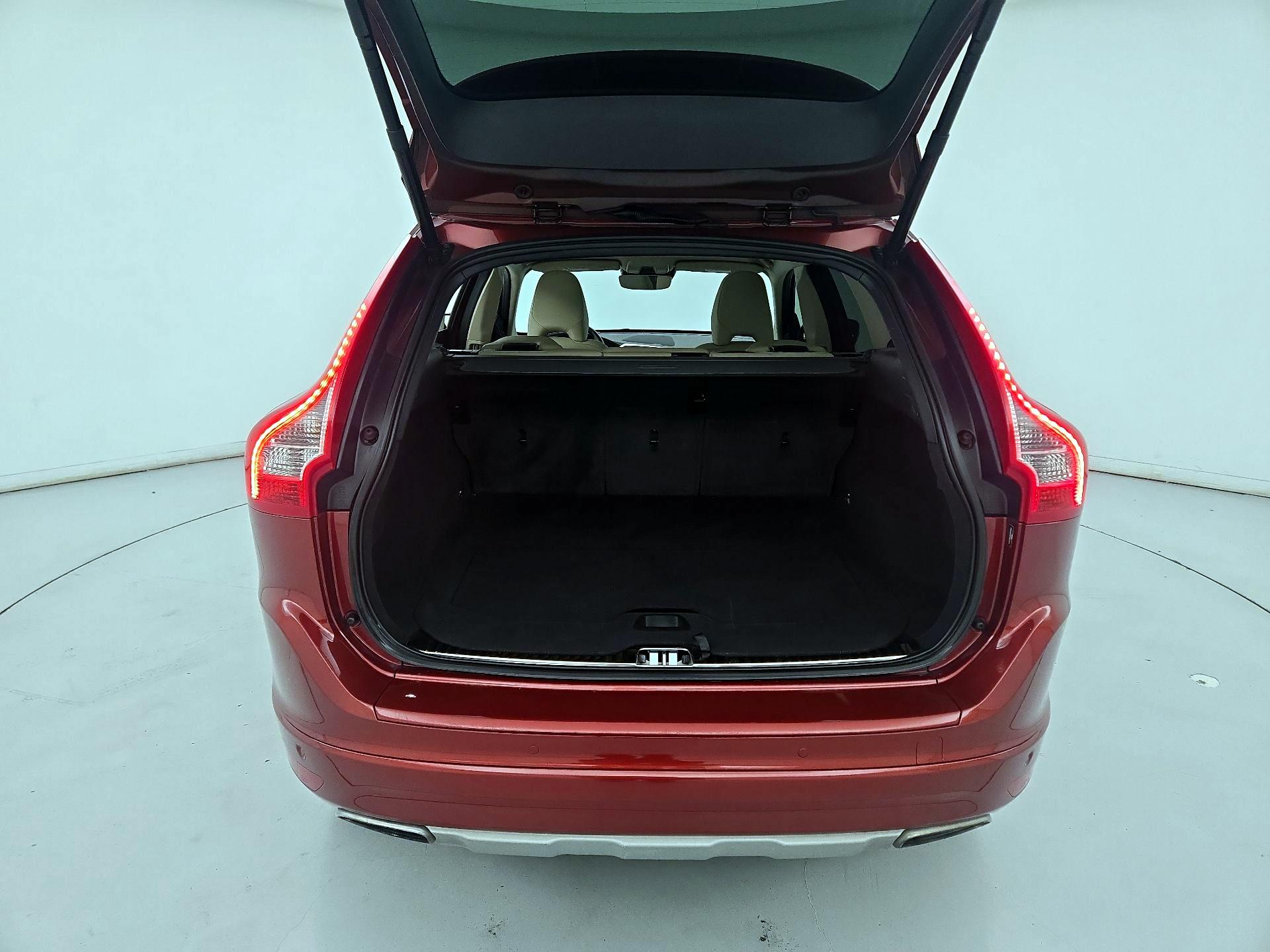 Thumbnail: 2016 Volvo XC60 - 19