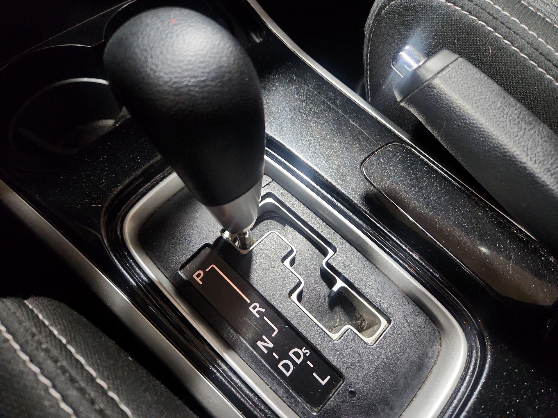 Thumbnail: 2018 Mitsubishi Outlander - 15