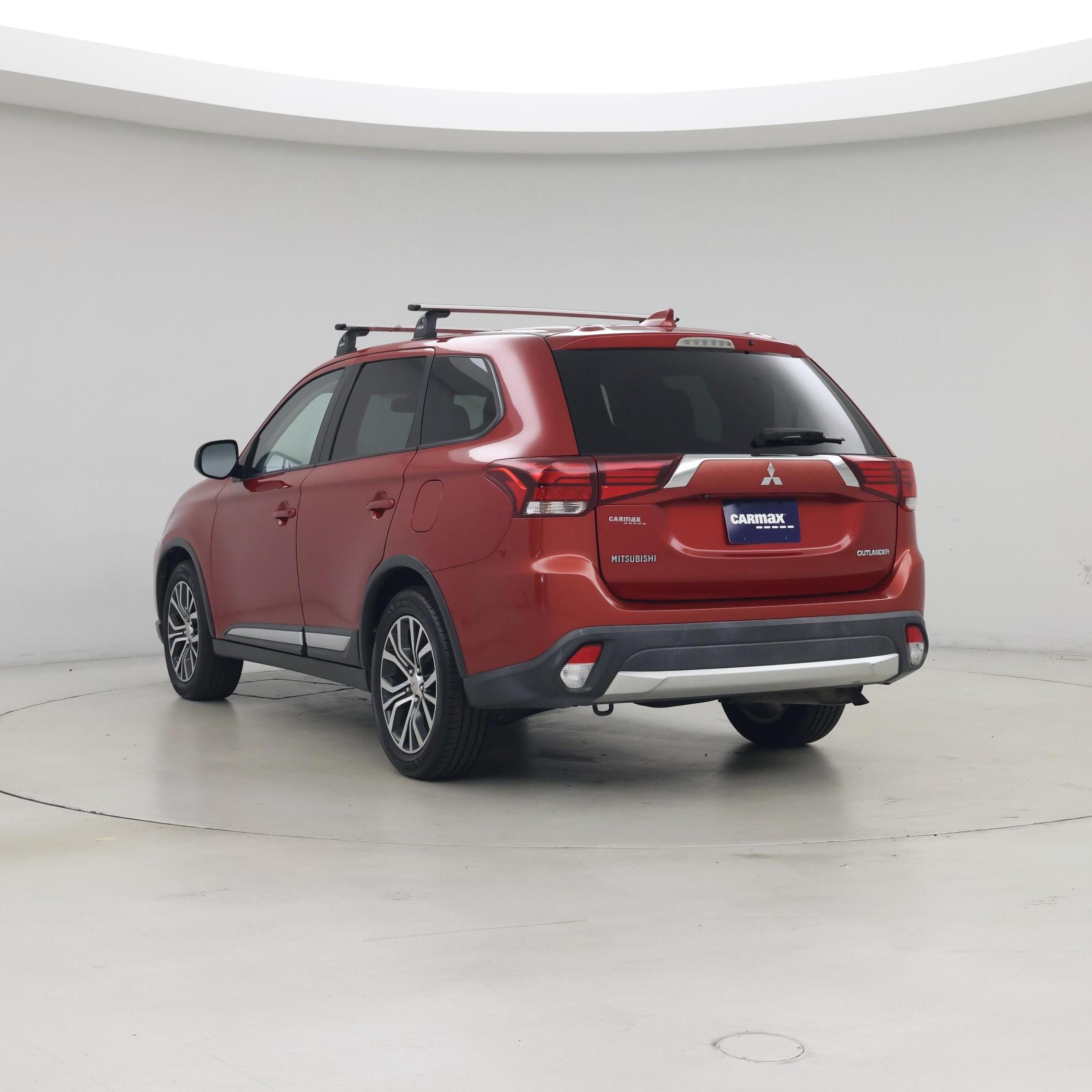 Thumbnail: 2018 Mitsubishi Outlander - 2