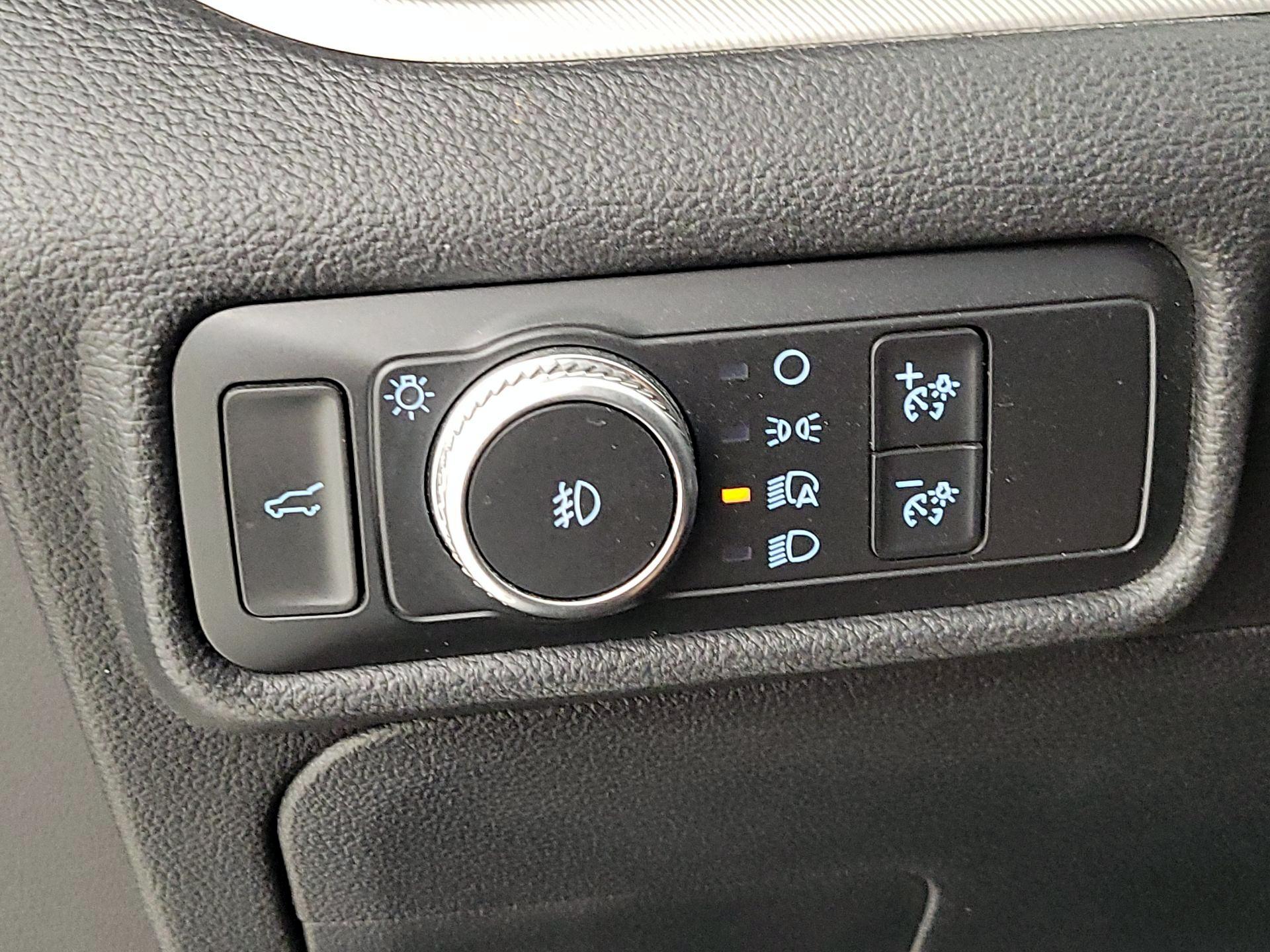 Thumbnail: 2020 Ford Explorer - 13