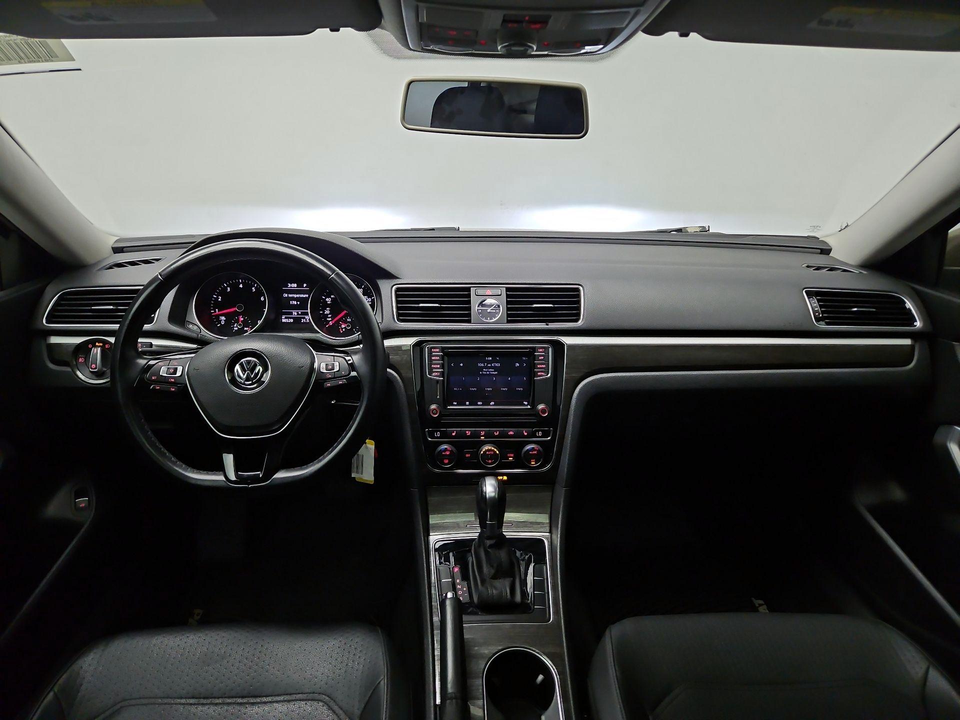 Thumbnail: 2016 Volkswagen Passat - 9