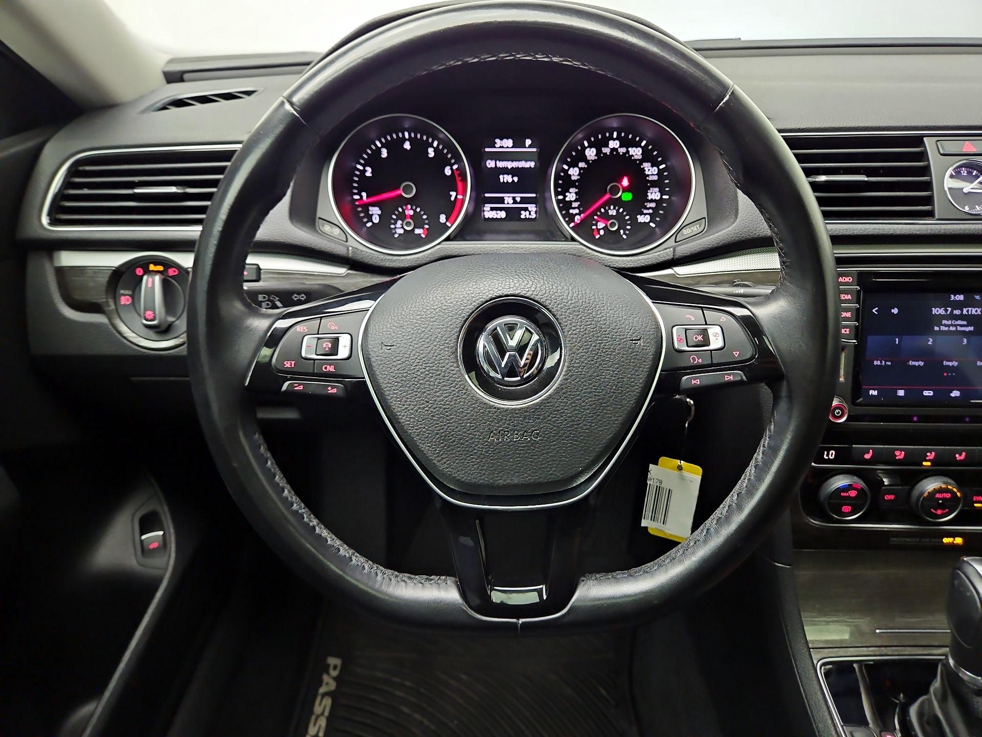 Thumbnail: 2016 Volkswagen Passat - 10