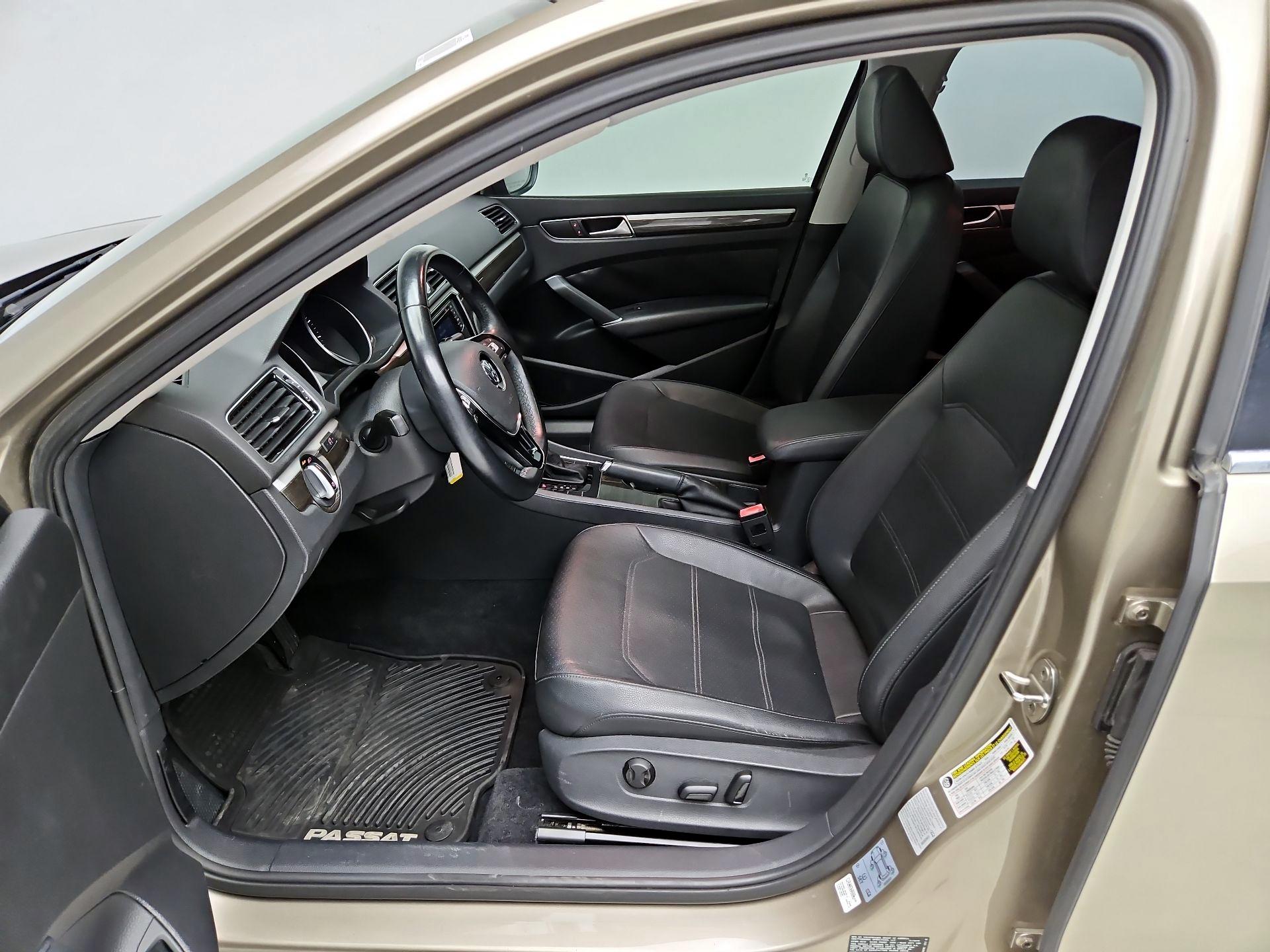 Thumbnail: 2016 Volkswagen Passat - 11