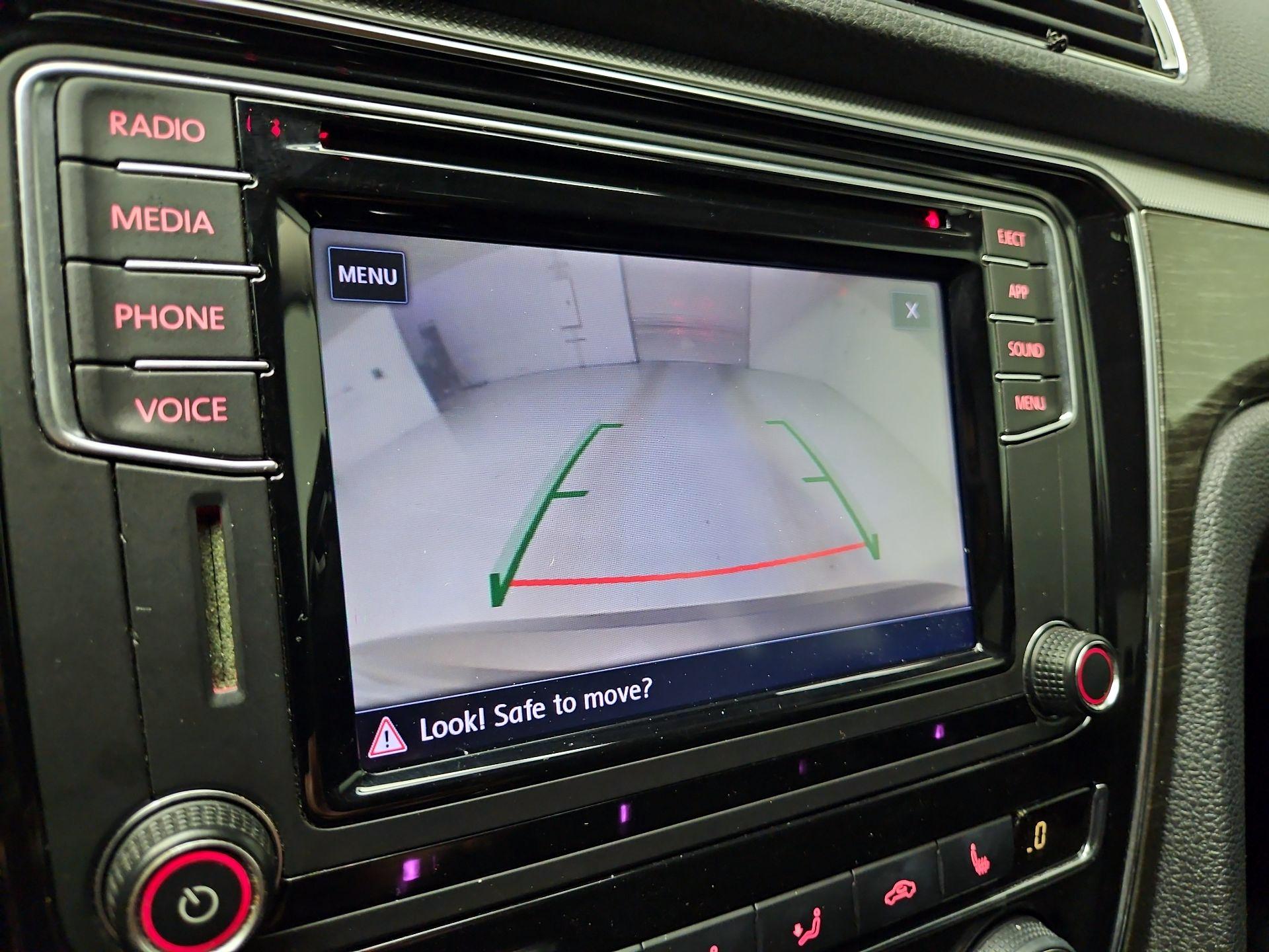 Thumbnail: 2016 Volkswagen Passat - 14