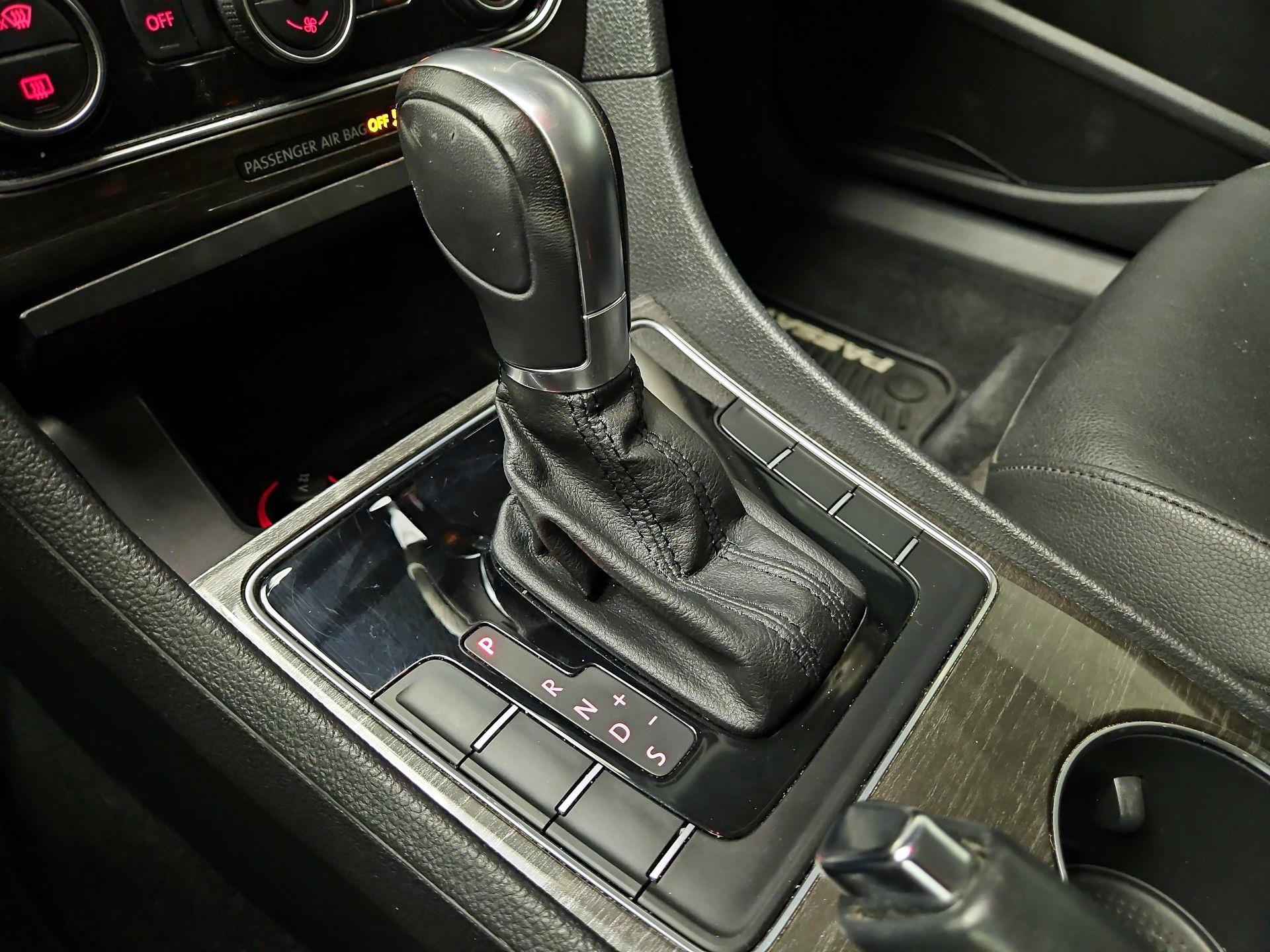 Thumbnail: 2016 Volkswagen Passat - 17