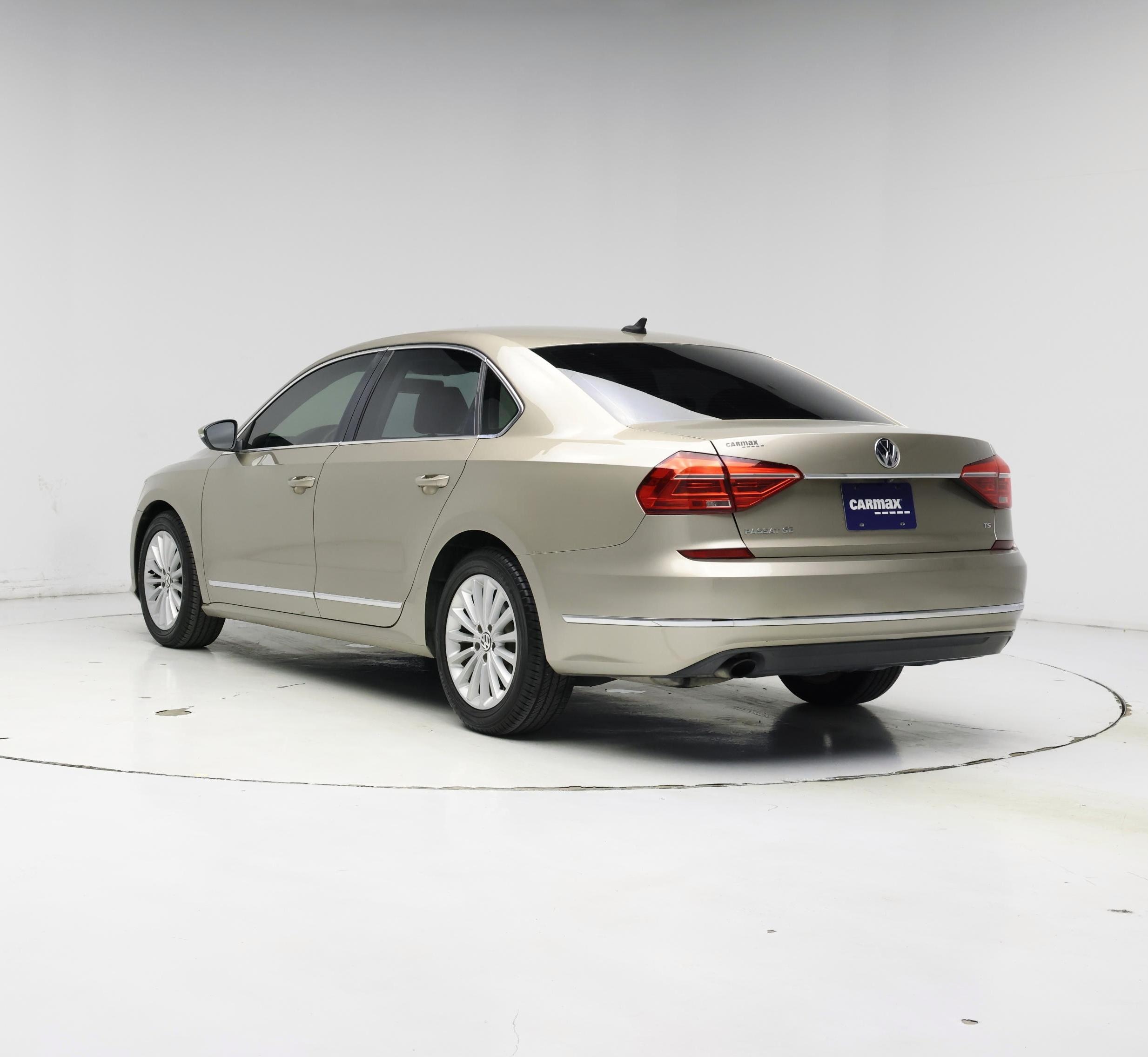 Thumbnail: 2016 Volkswagen Passat - 2