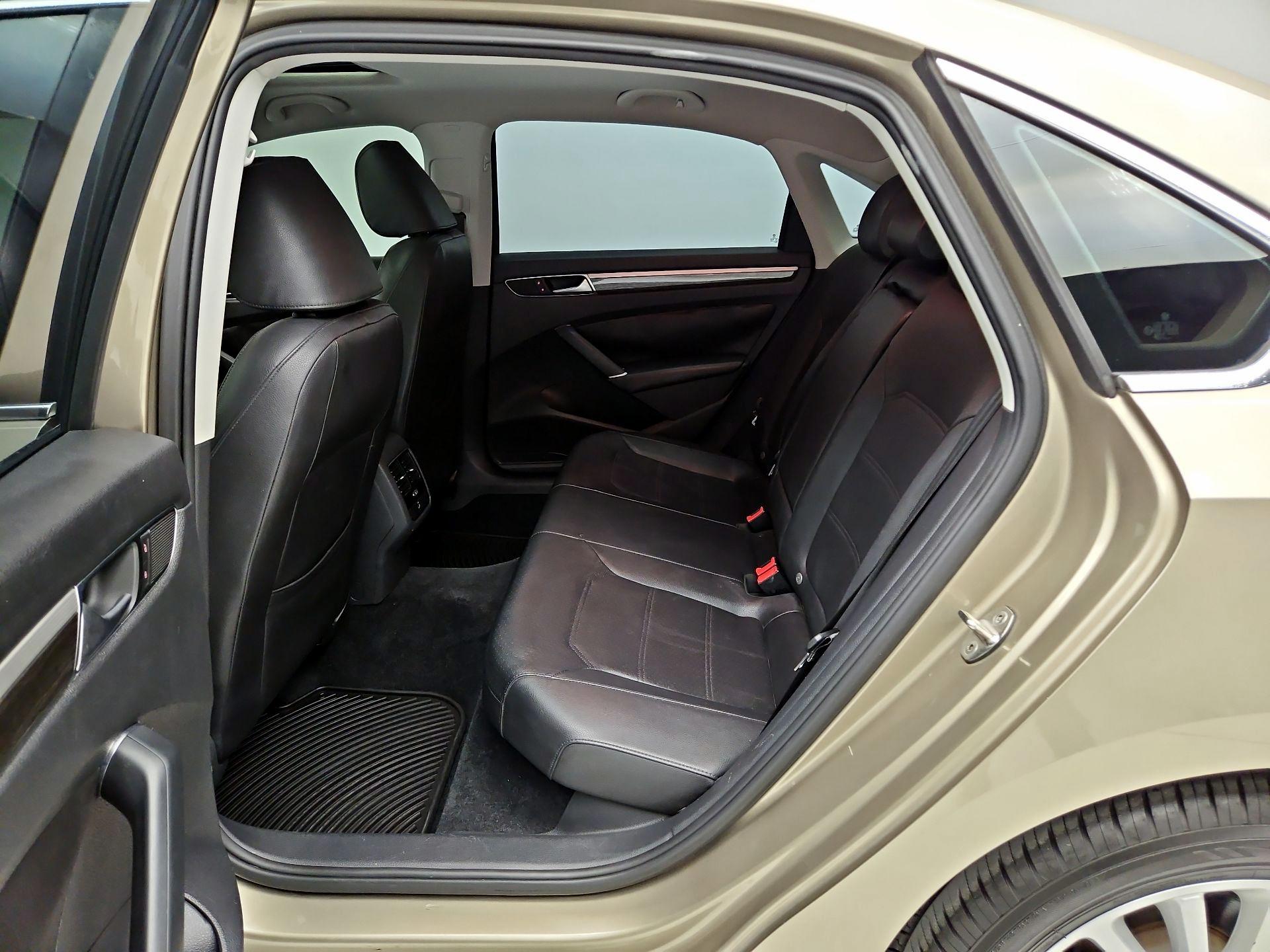 Thumbnail: 2016 Volkswagen Passat - 20