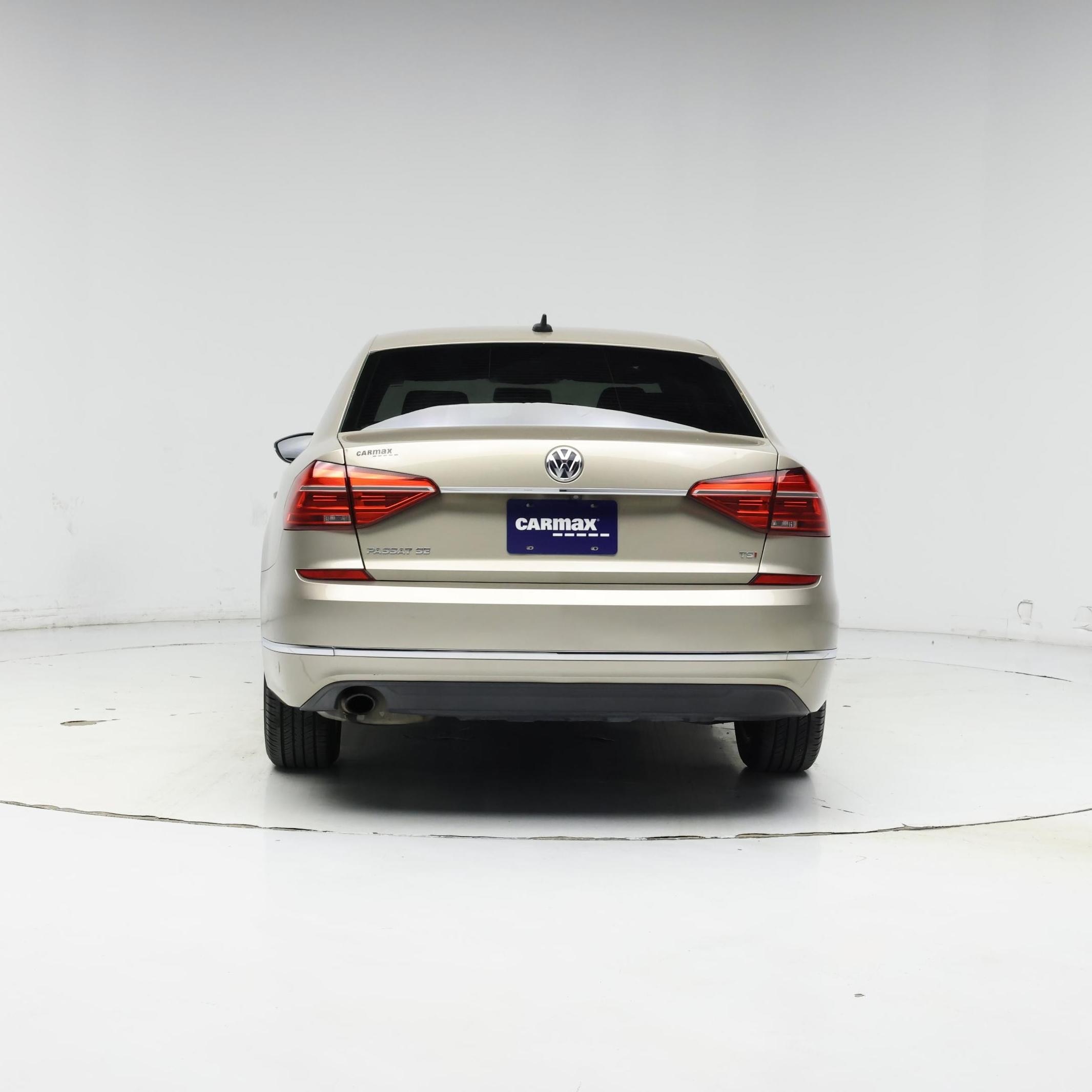 Thumbnail: 2016 Volkswagen Passat - 6