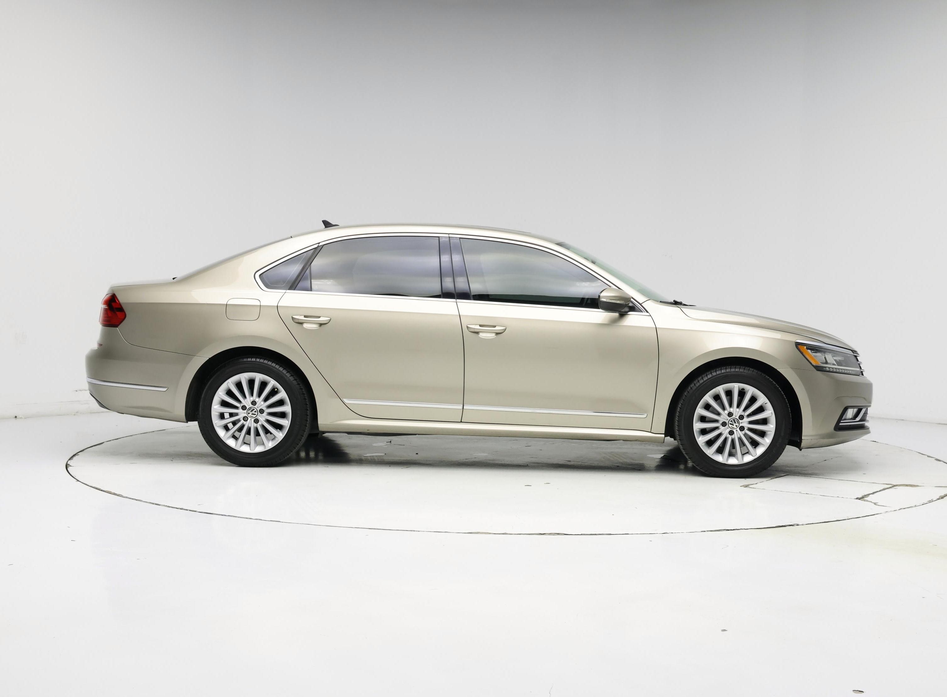 Thumbnail: 2016 Volkswagen Passat - 7