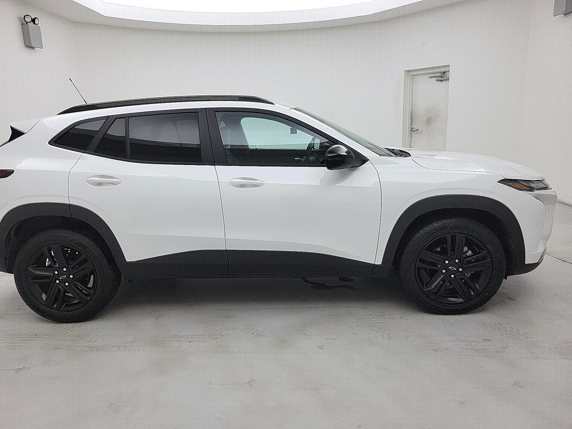 Thumbnail: 2025 Chevrolet Trax - 4