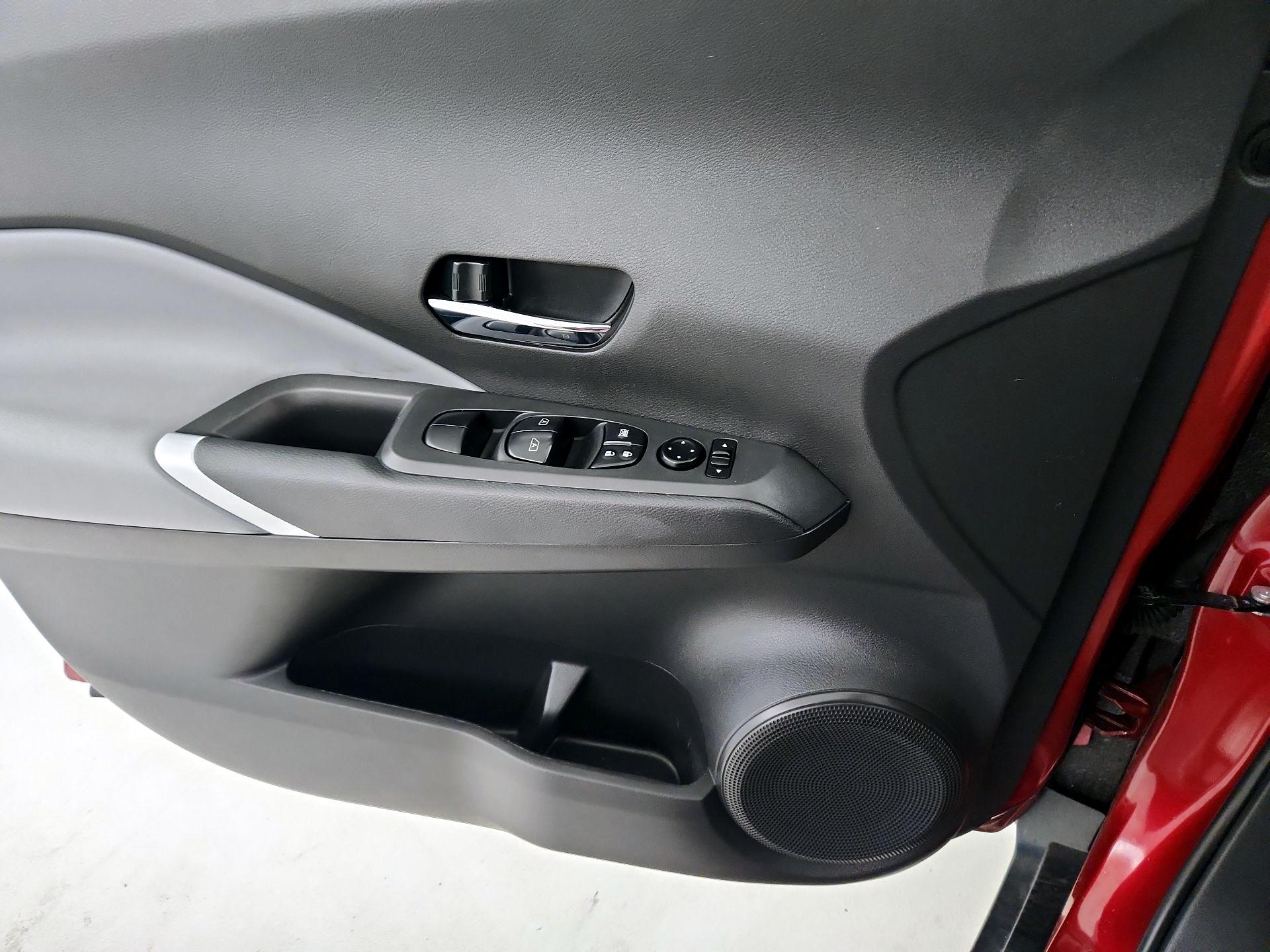 Thumbnail: 2021 Nissan Kicks - 12