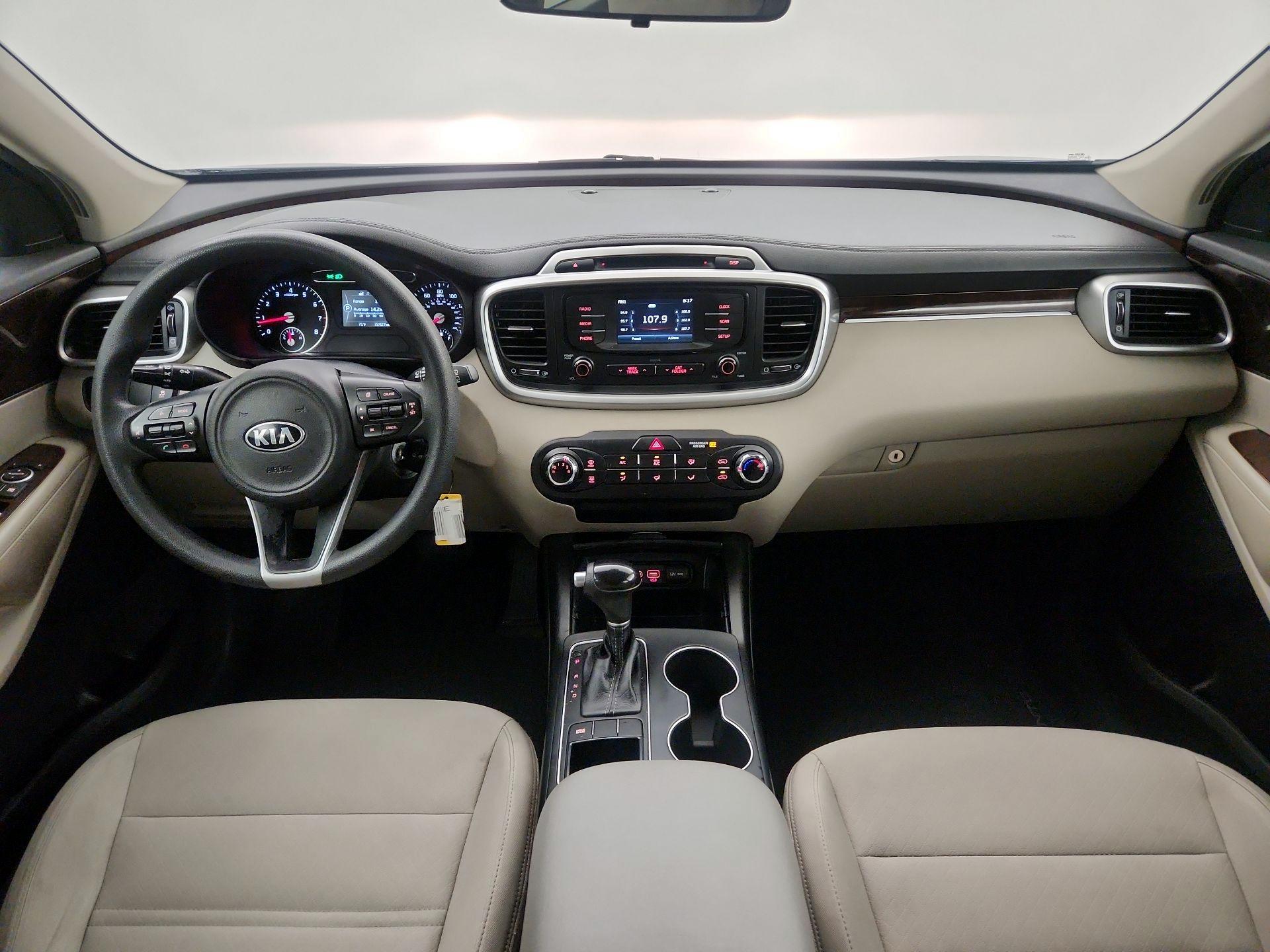 Thumbnail: 2017 Kia Sorento - 9