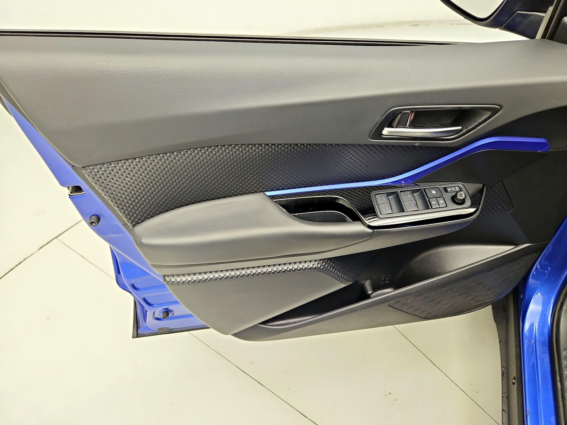 Thumbnail: 2022 Toyota C-HR - 12