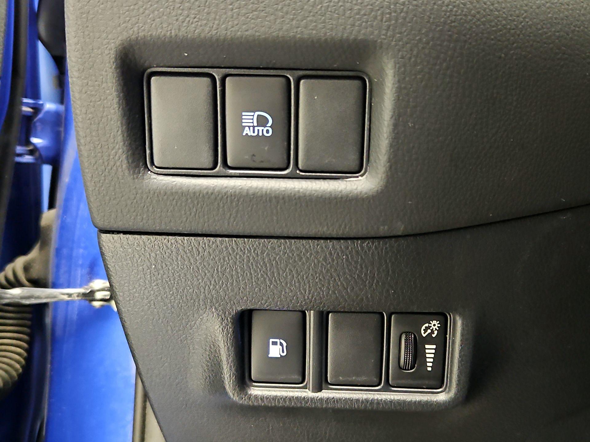 Thumbnail: 2022 Toyota C-HR - 13