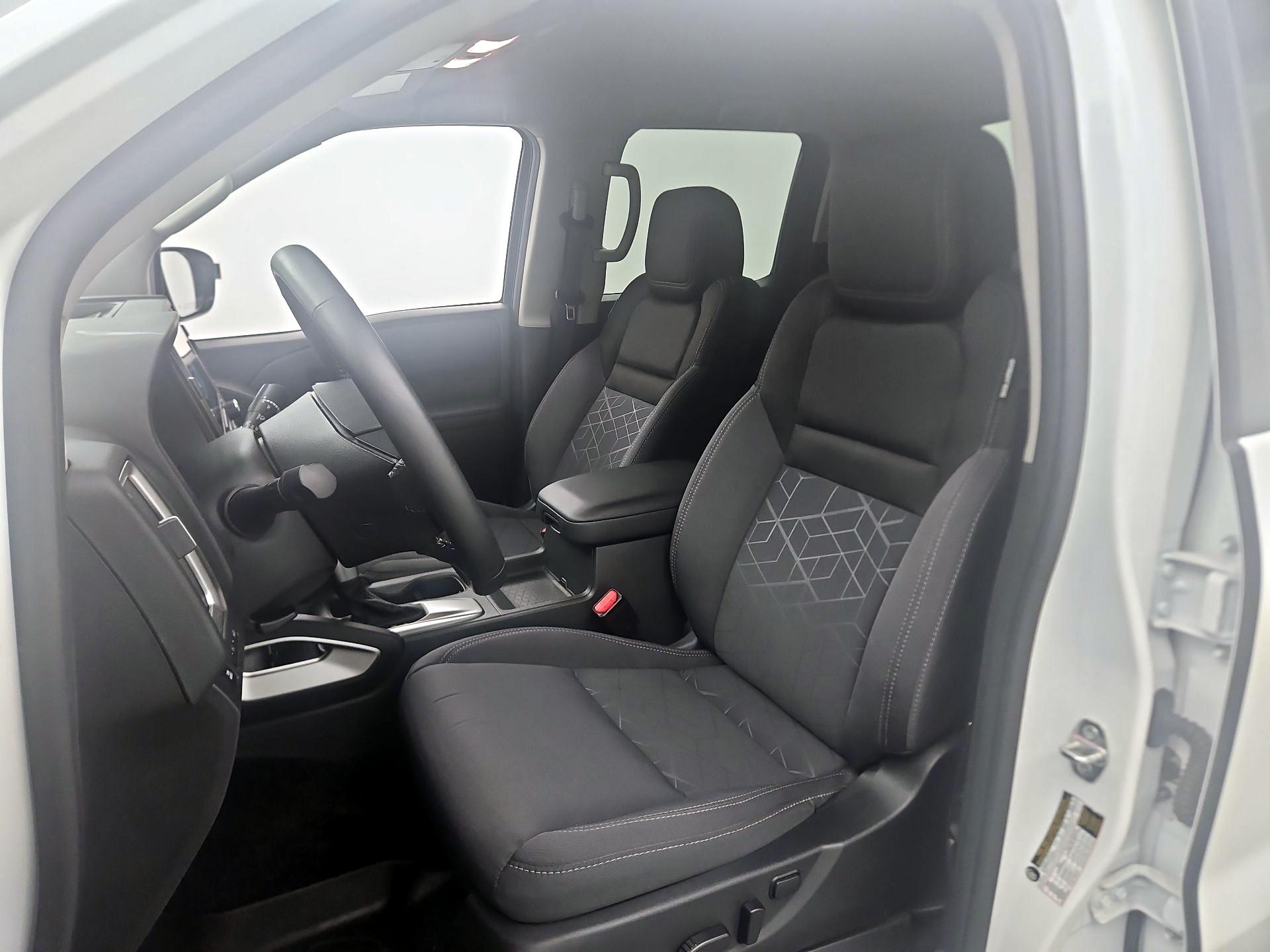 Thumbnail: 2025 Nissan Frontier - 11