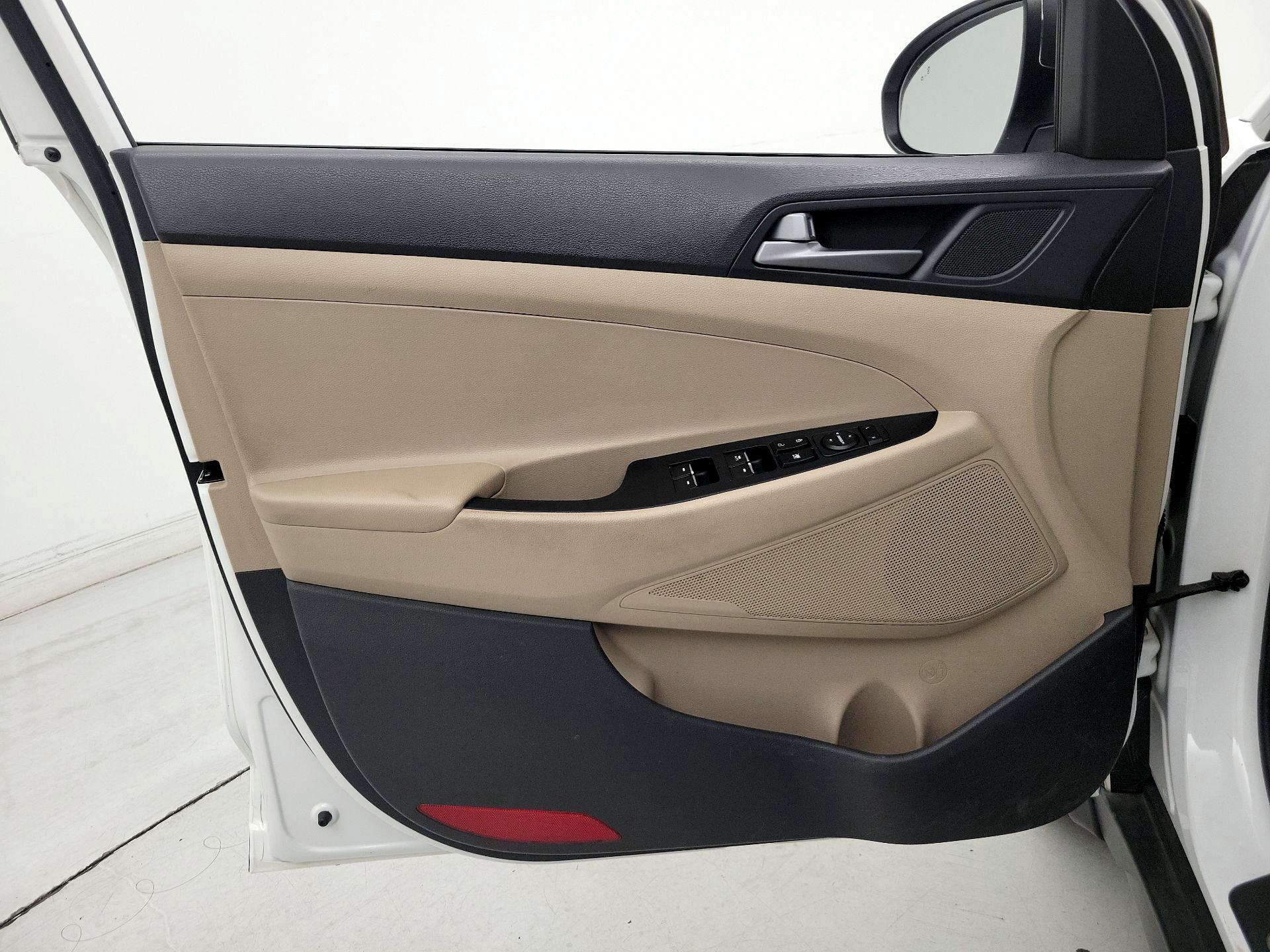 Thumbnail: 2016 Hyundai Tucson - 12