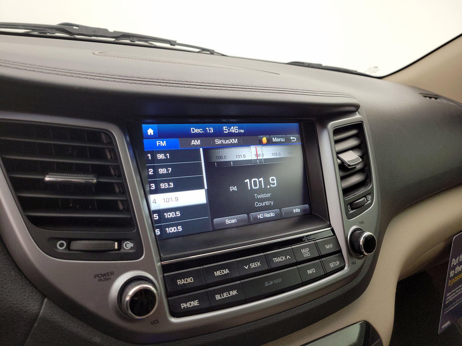 Thumbnail: 2016 Hyundai Tucson - 16