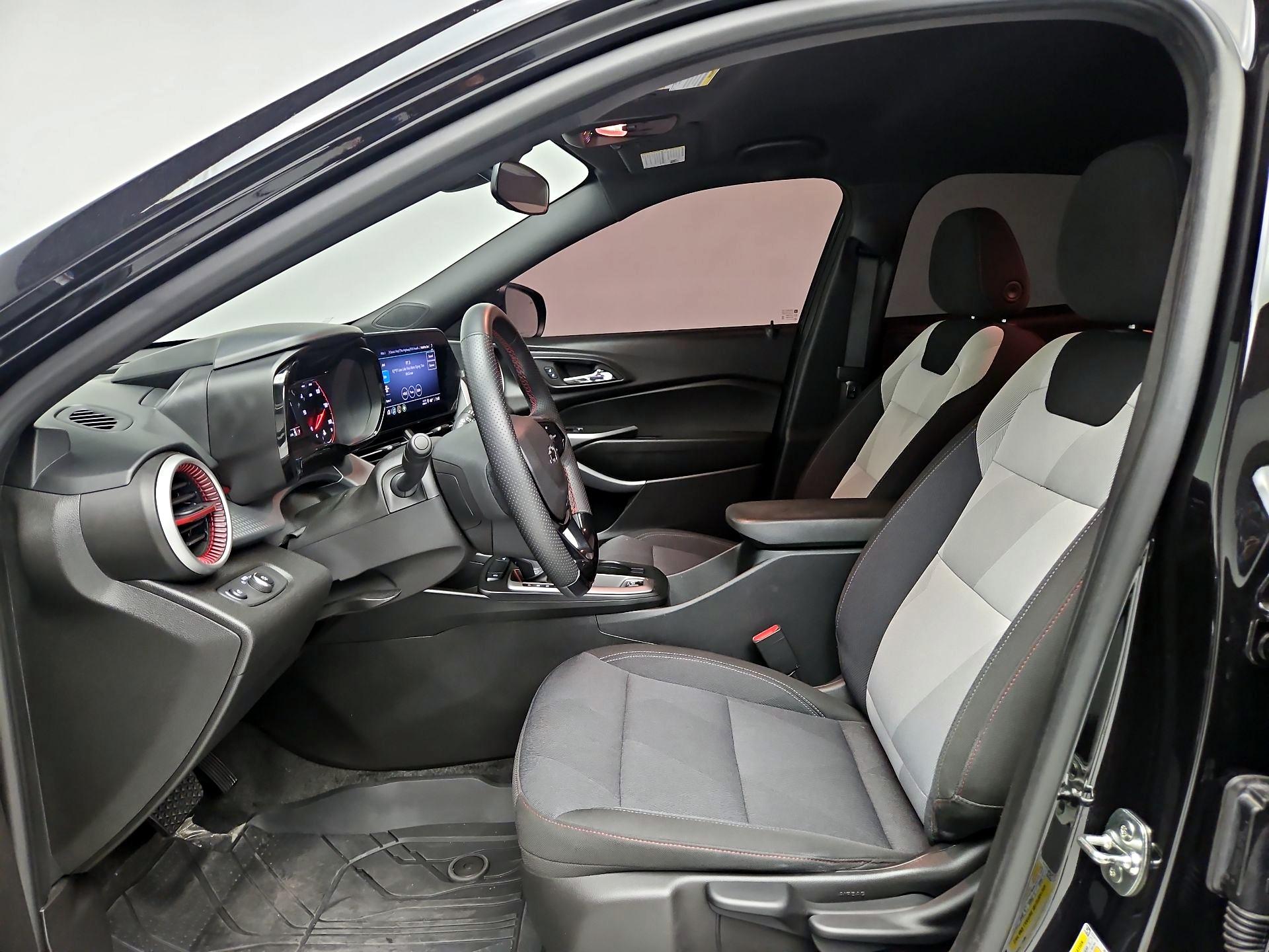 Thumbnail: 2025 Chevrolet Trax - 11