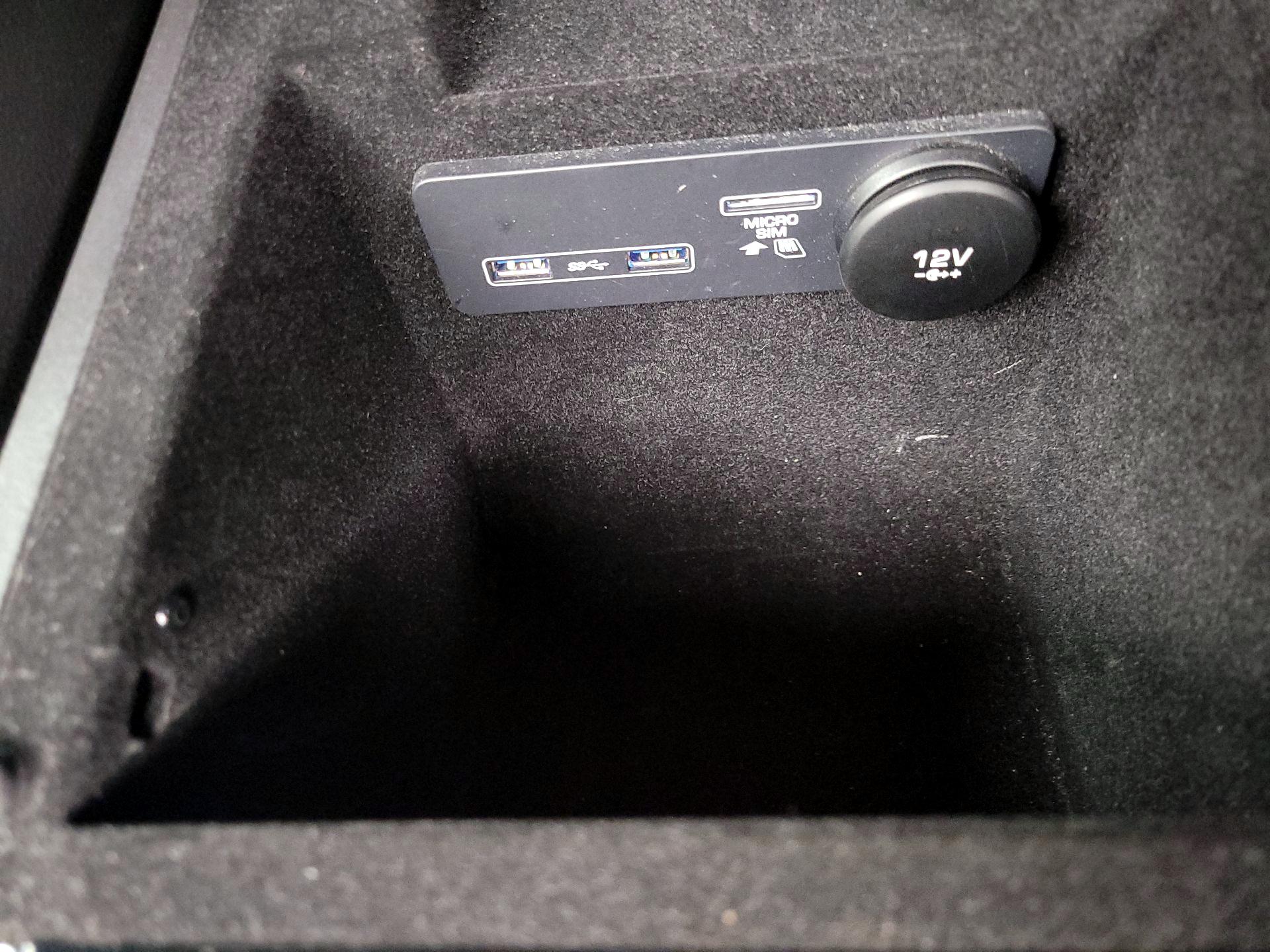 Thumbnail: 2020 Jaguar F-Pace - 17