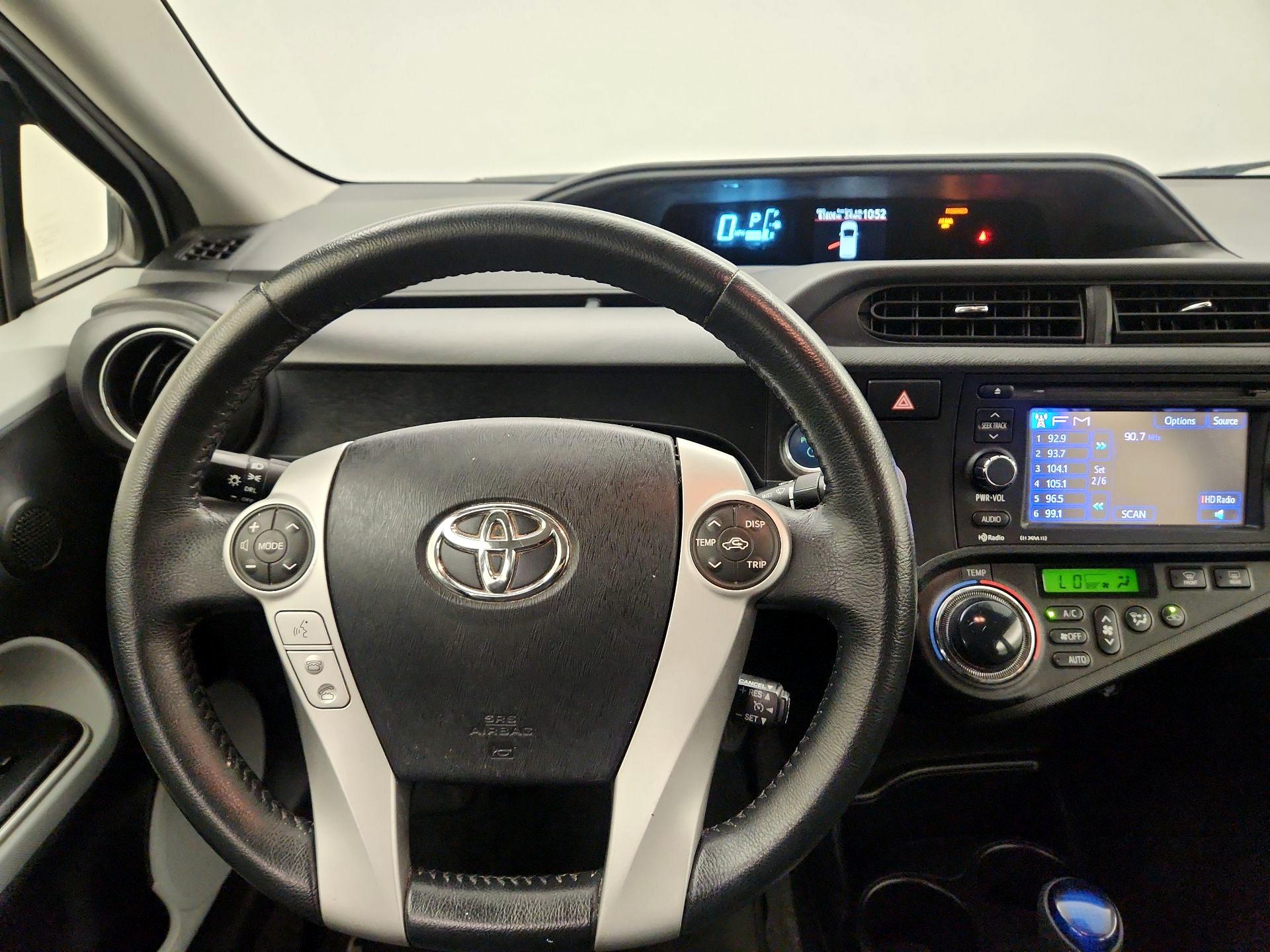 Thumbnail: 2014 Toyota Prius c - 10