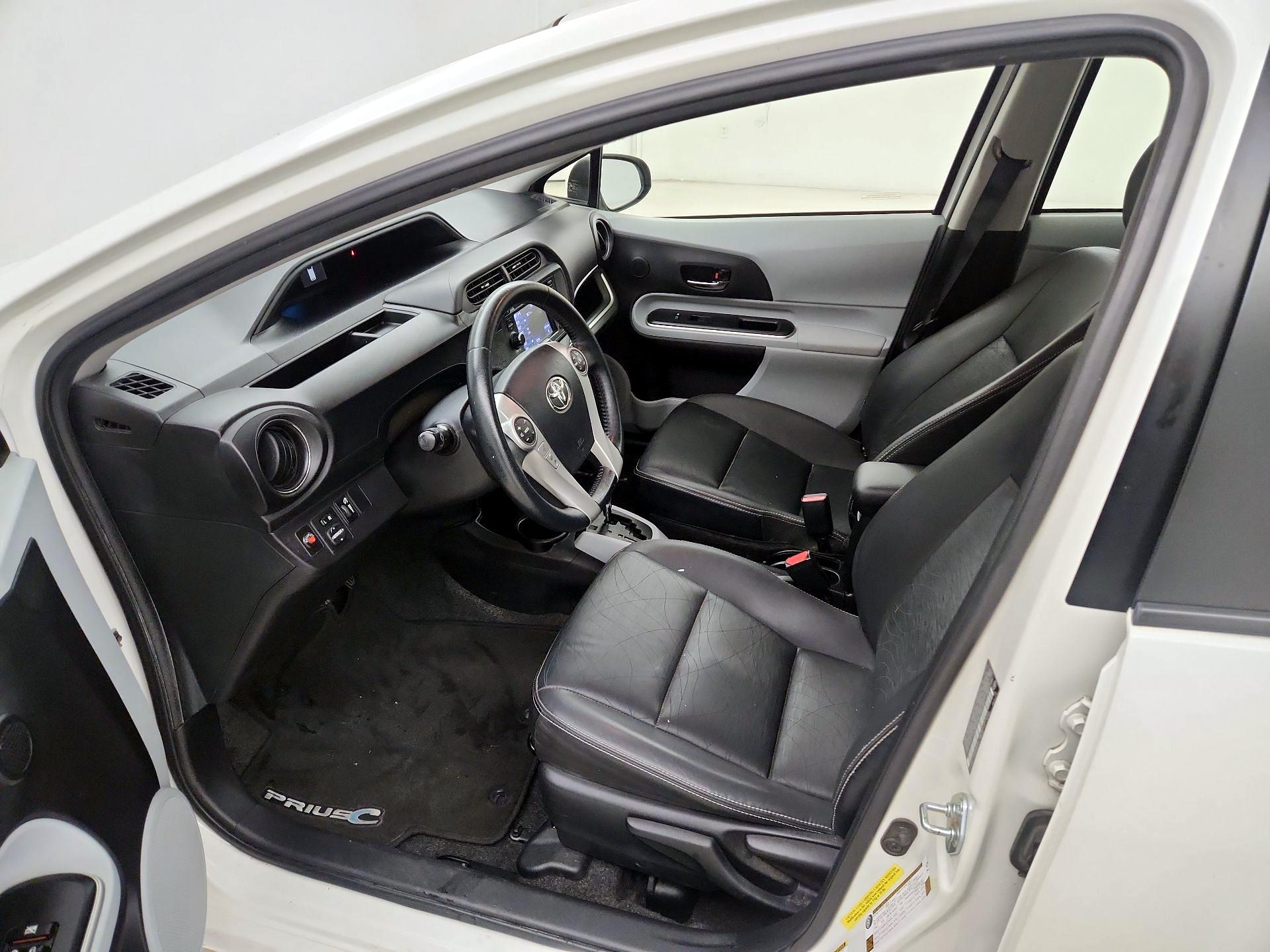 Thumbnail: 2014 Toyota Prius c - 11