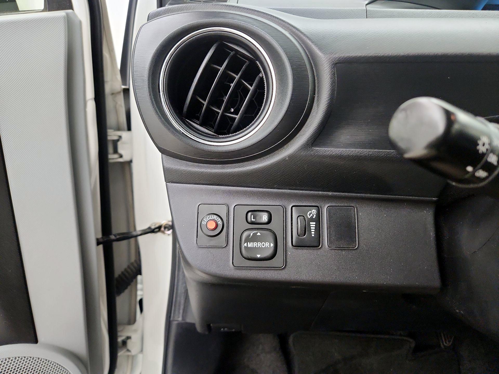 Thumbnail: 2014 Toyota Prius c - 13