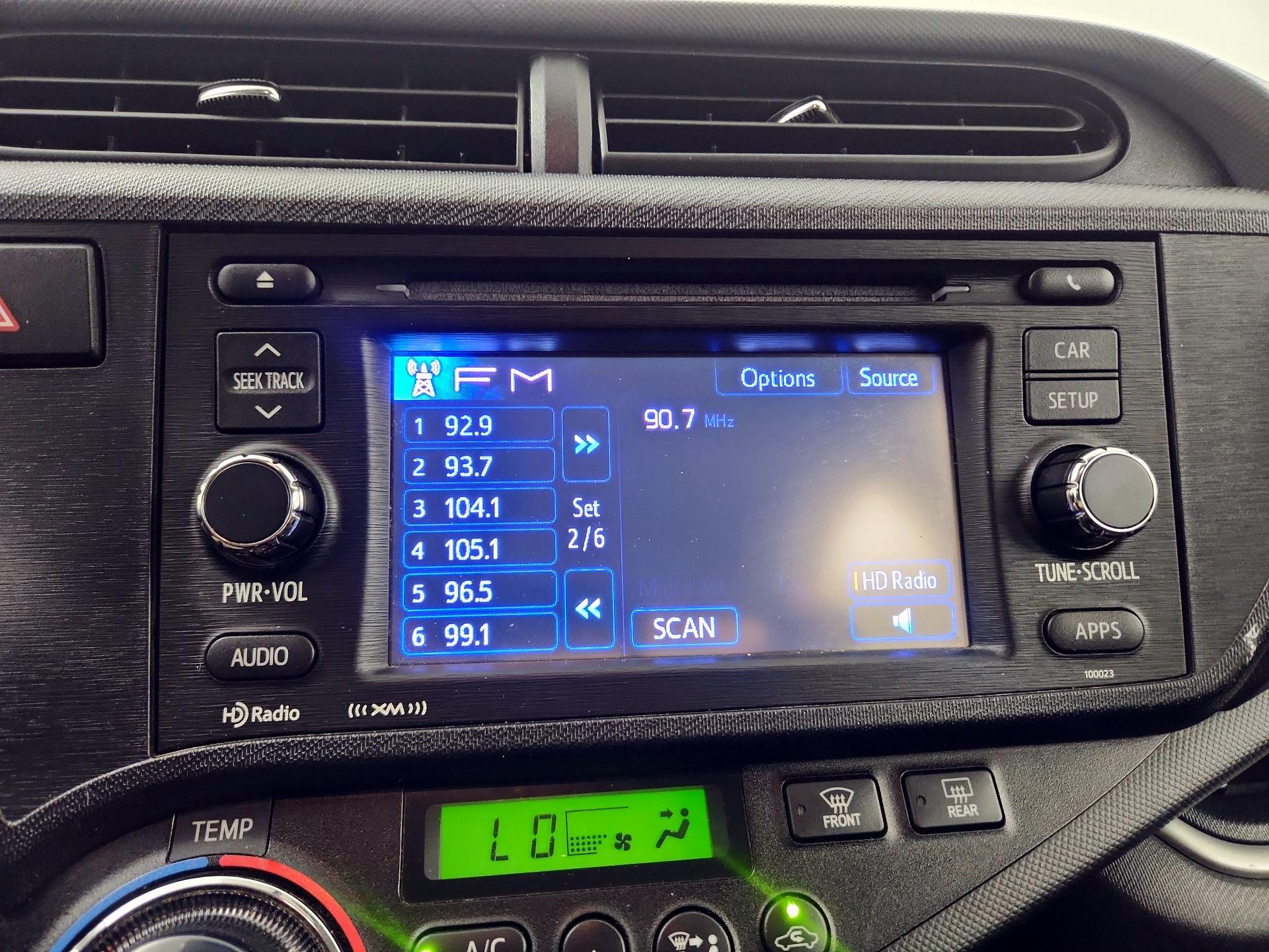 Thumbnail: 2014 Toyota Prius c - 14