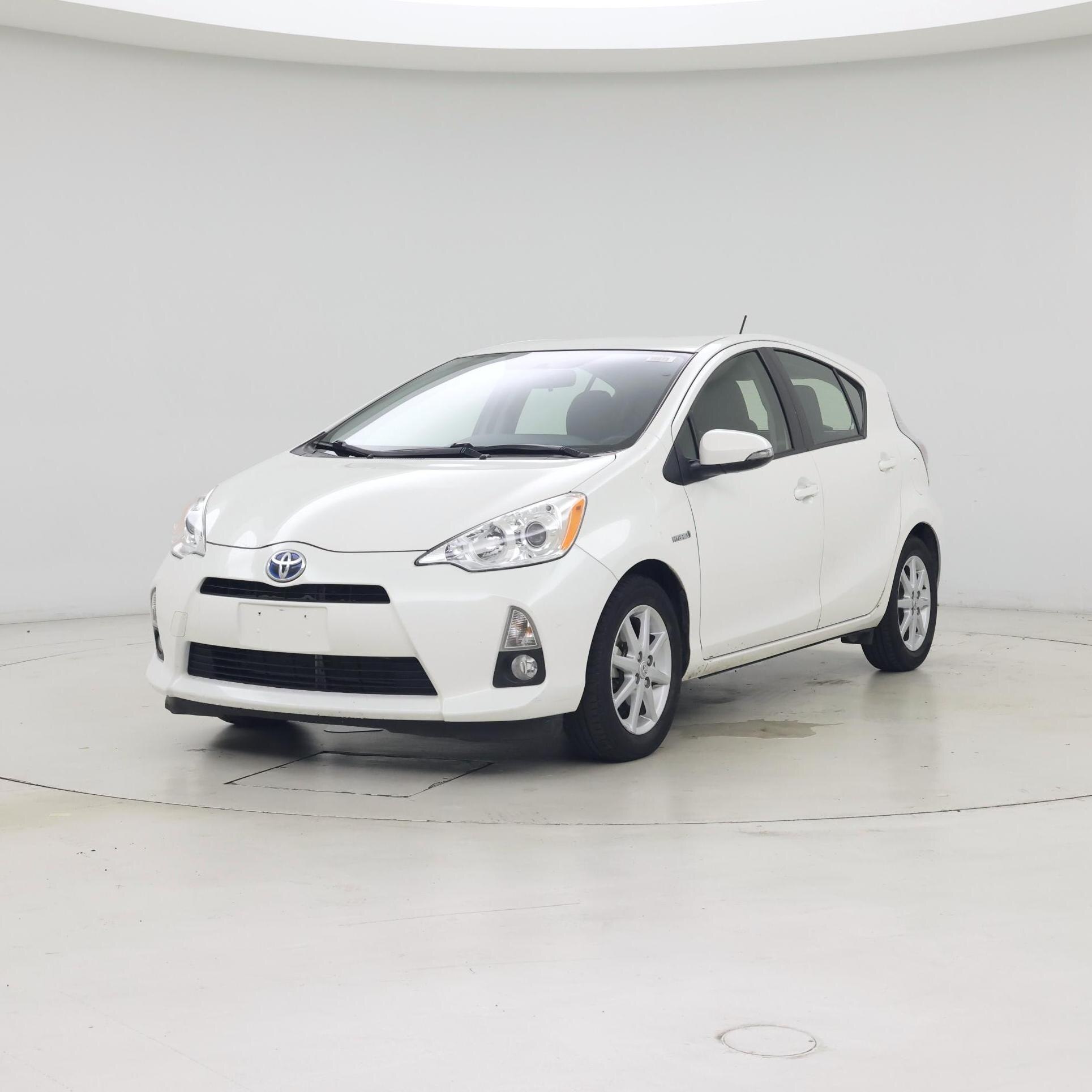 Thumbnail: 2014 Toyota Prius c - 4