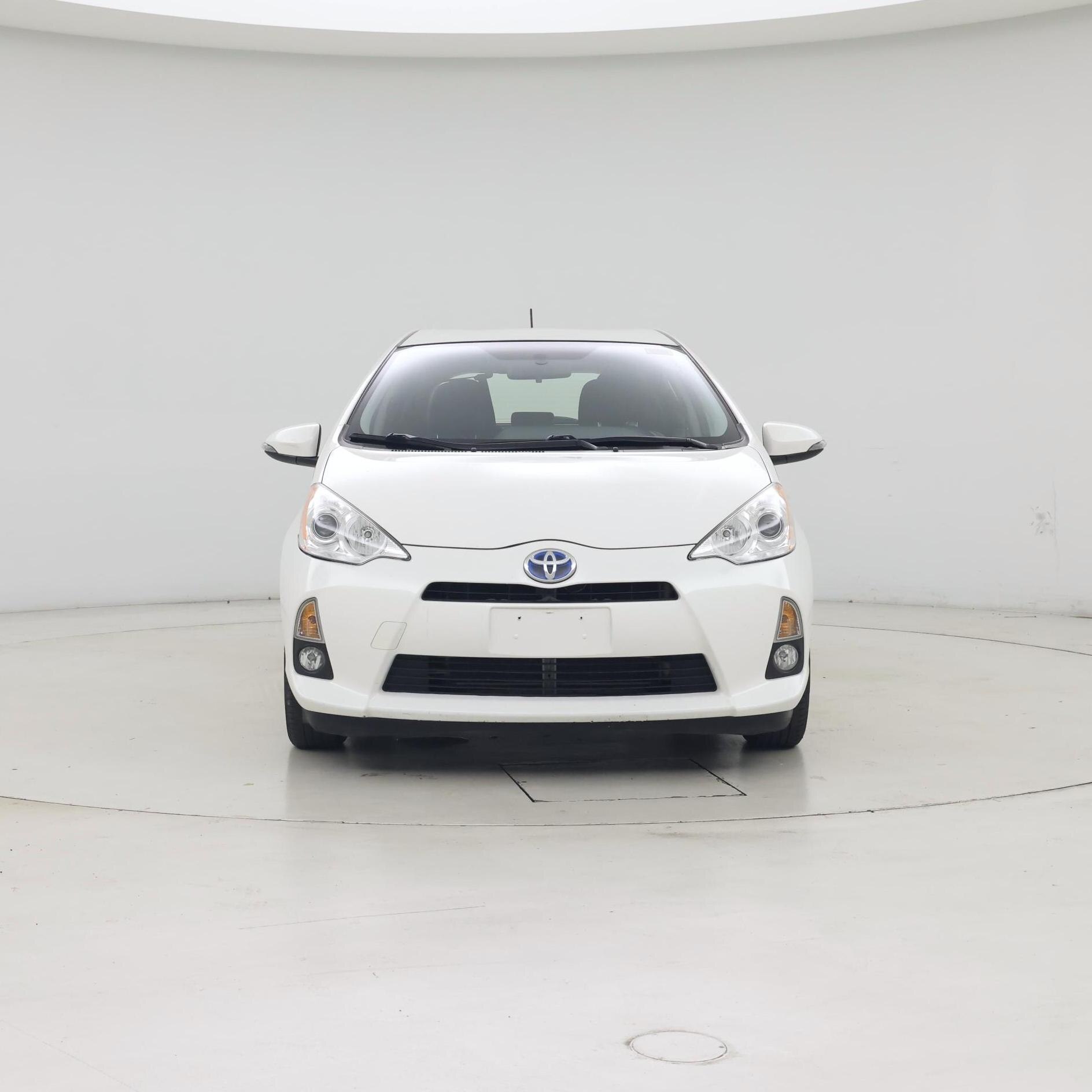 Thumbnail: 2014 Toyota Prius c - 5