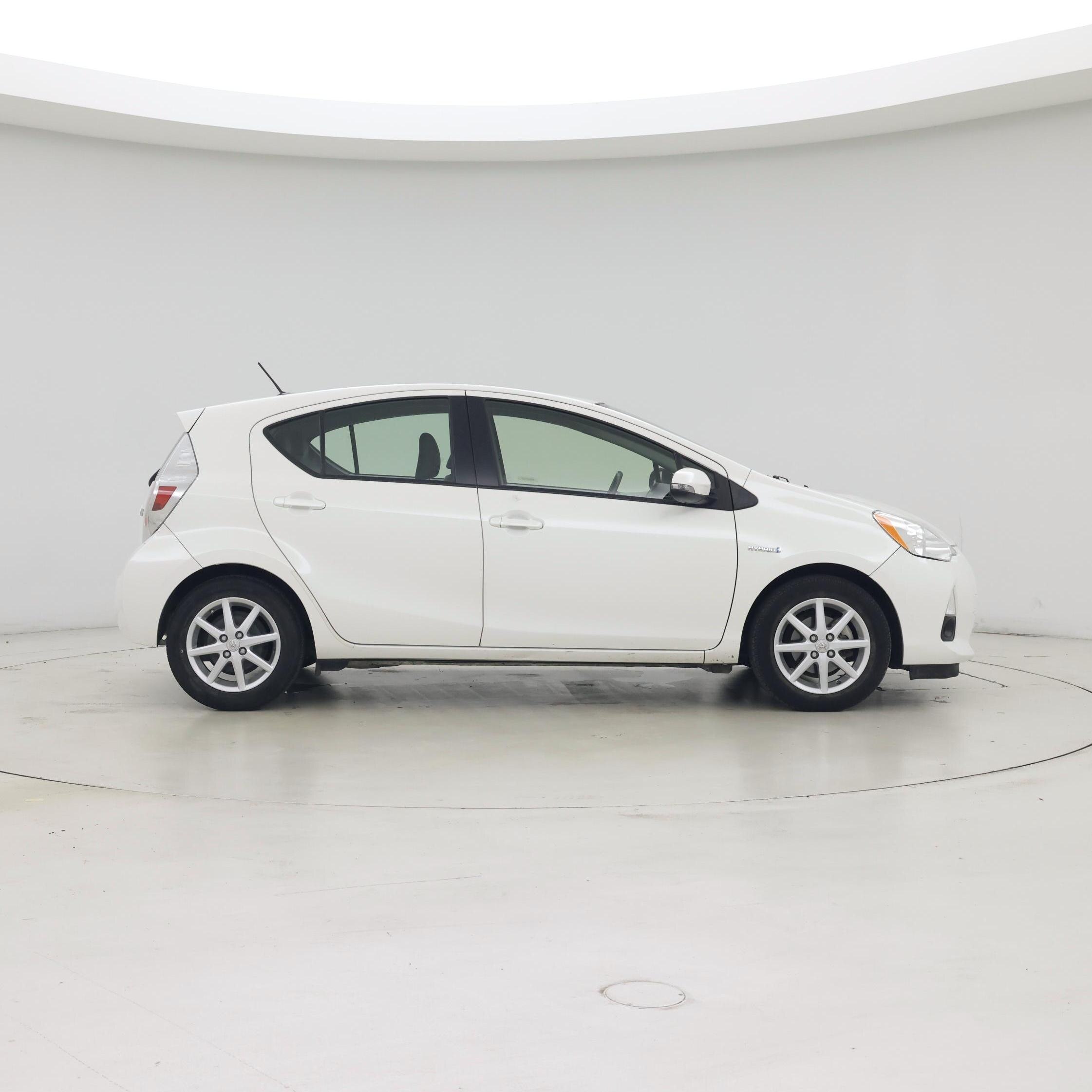 Thumbnail: 2014 Toyota Prius c - 7