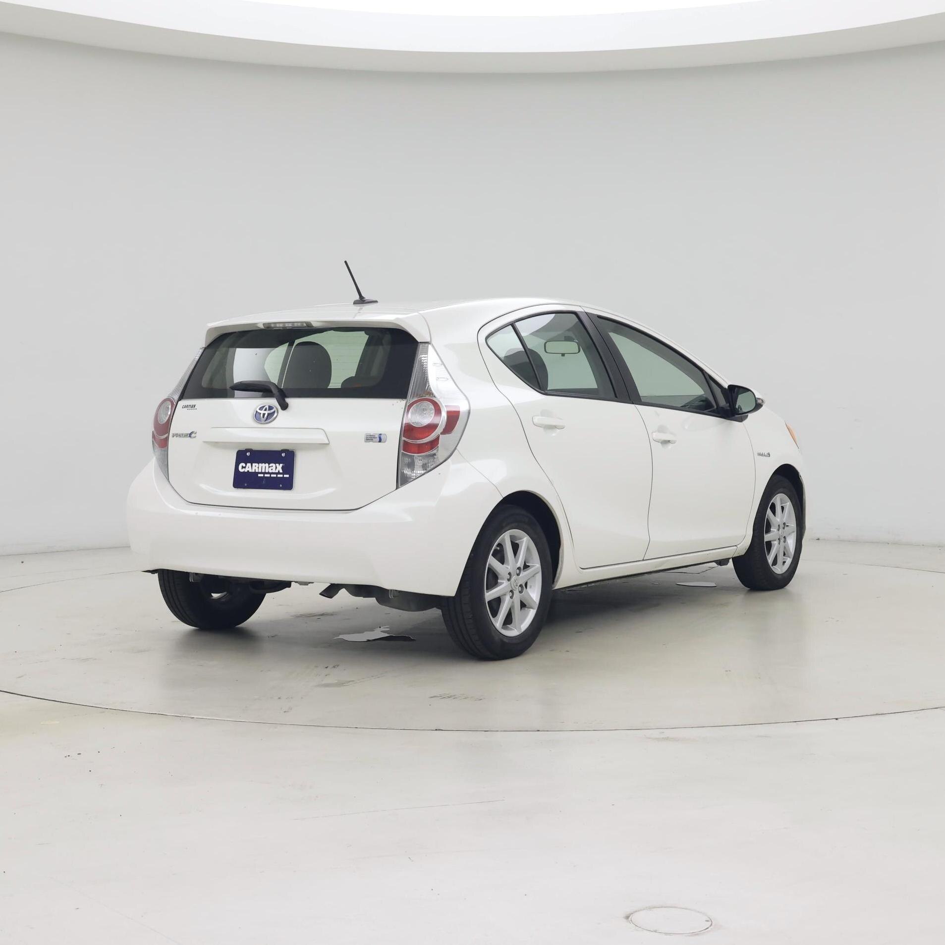 Thumbnail: 2014 Toyota Prius c - 8