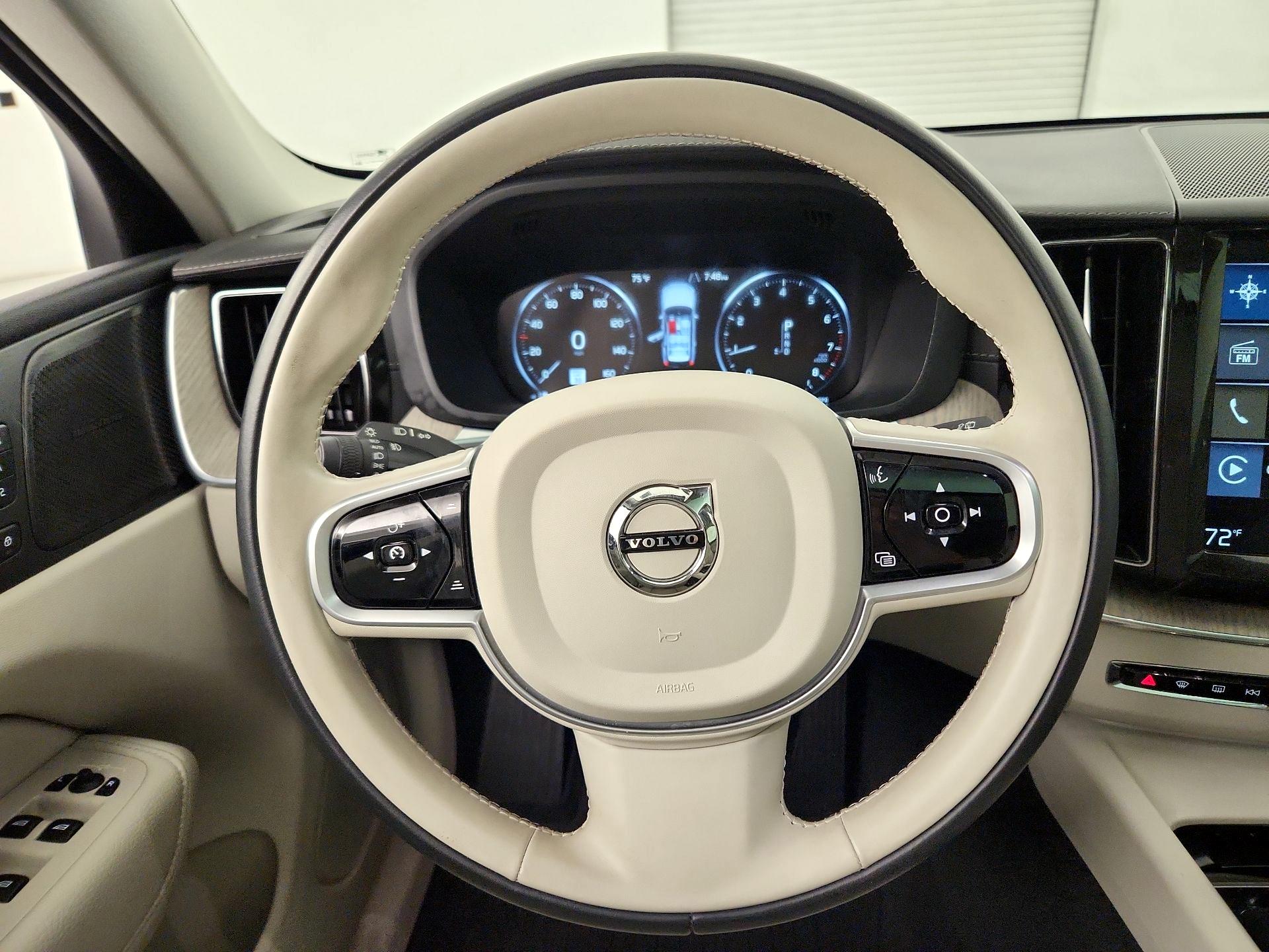 Thumbnail: 2020 Volvo XC60 - 10