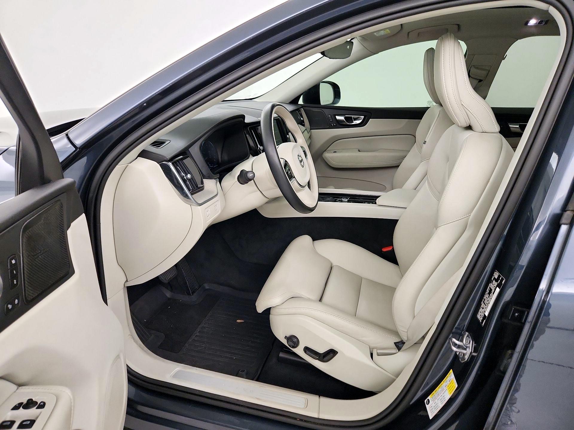 Thumbnail: 2020 Volvo XC60 - 11