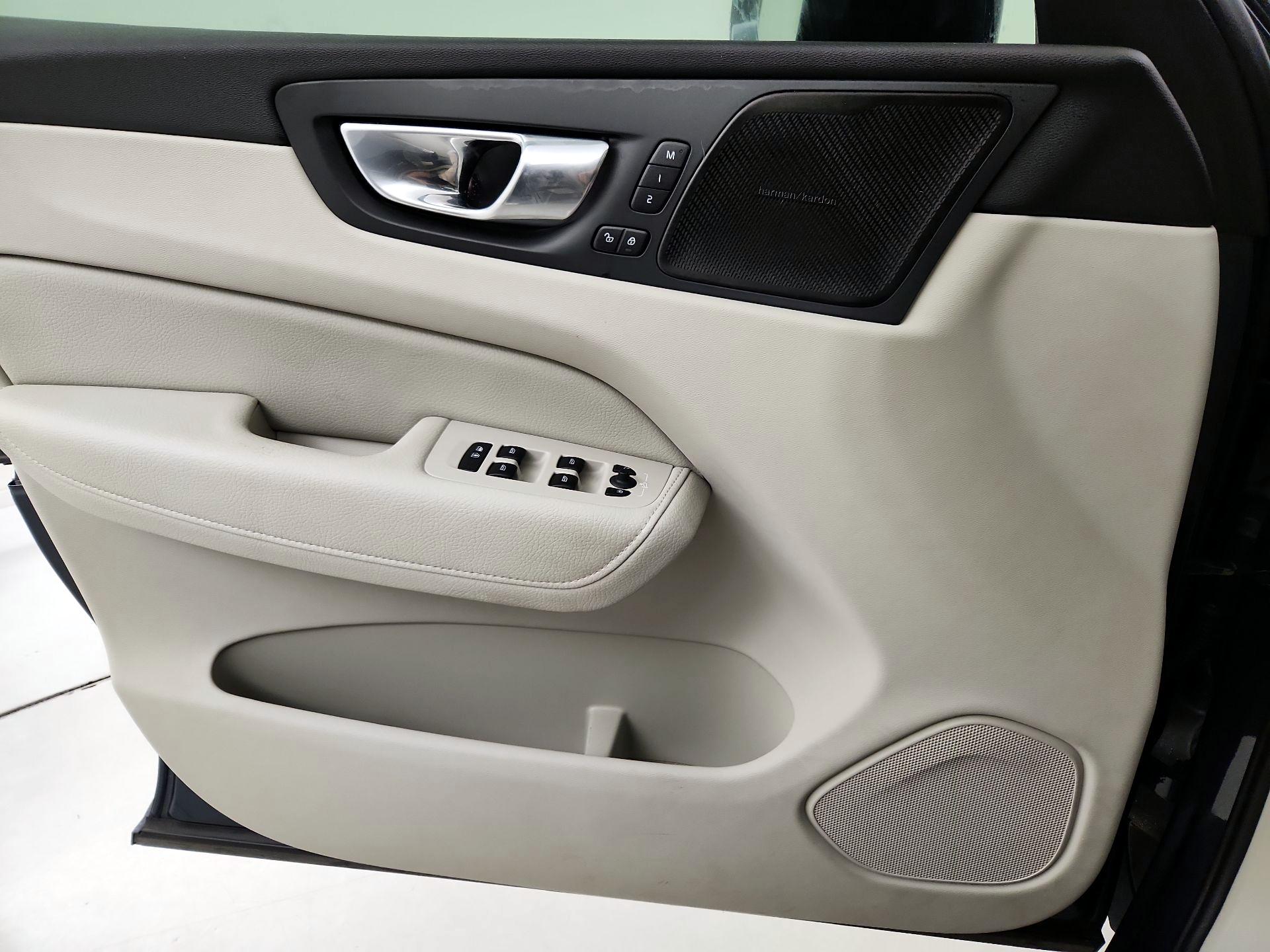 Thumbnail: 2020 Volvo XC60 - 12