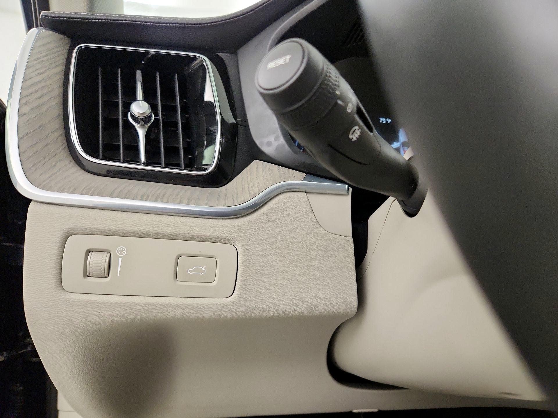 Thumbnail: 2020 Volvo XC60 - 13