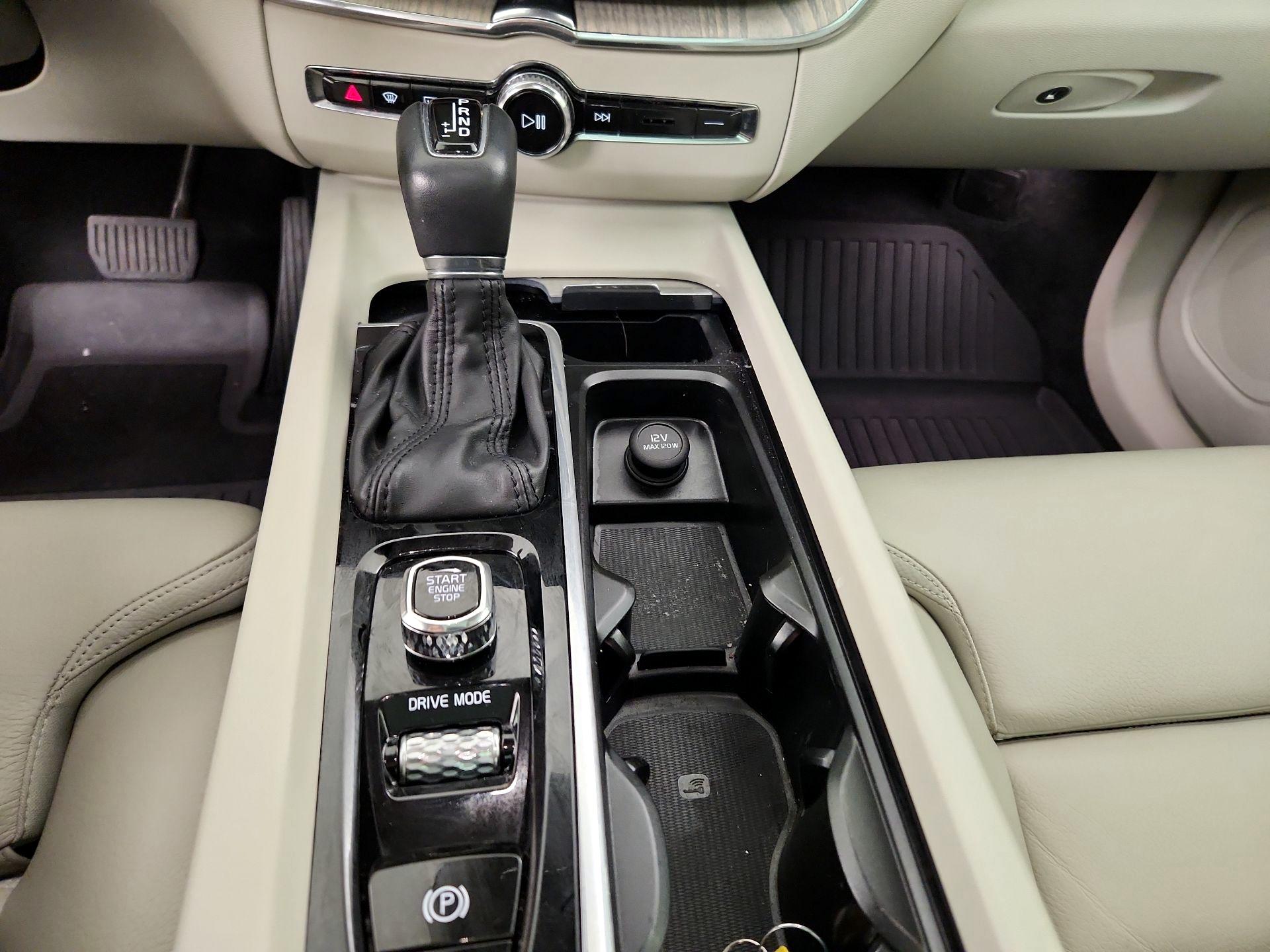 Thumbnail: 2020 Volvo XC60 - 17