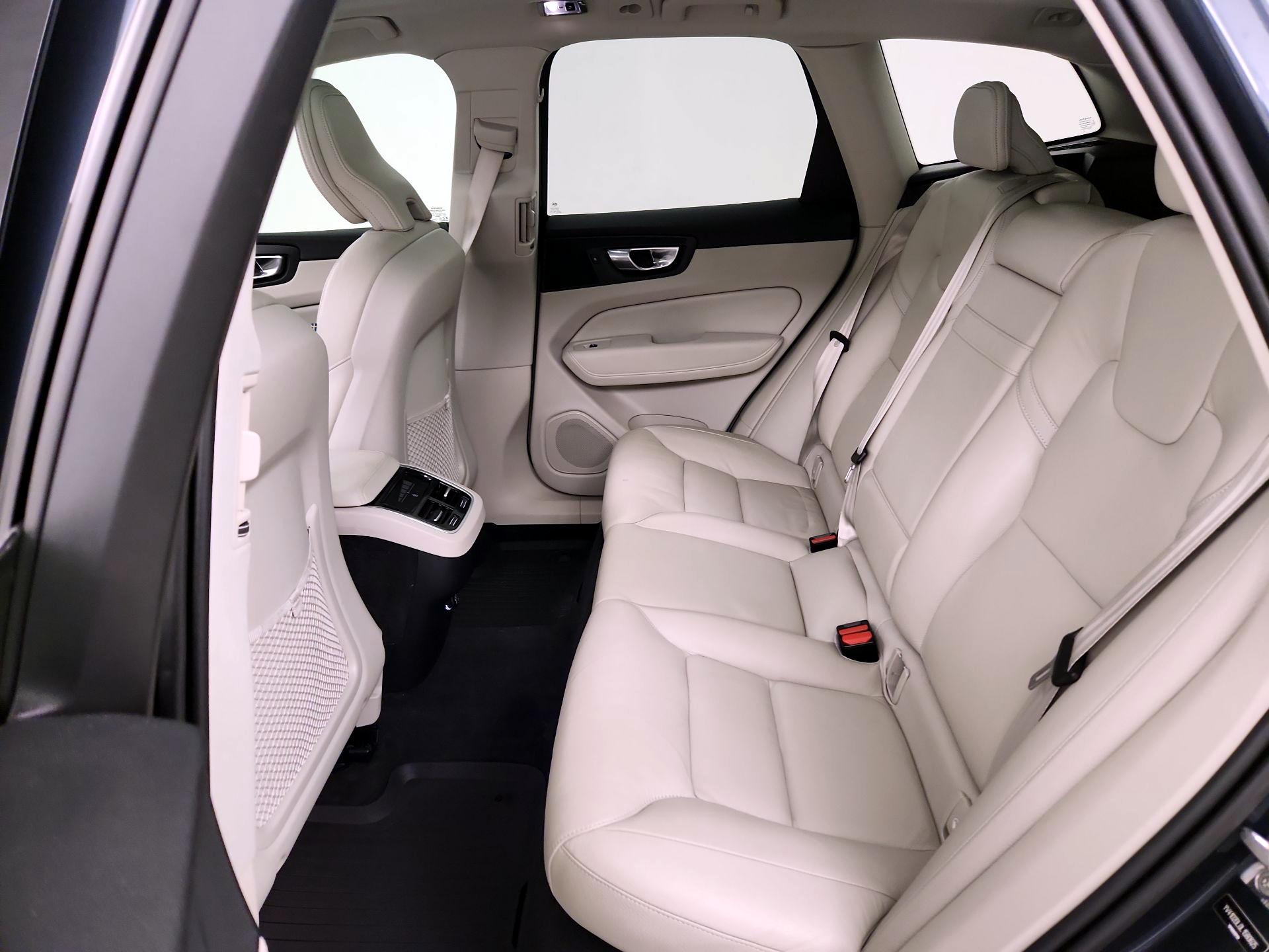 Thumbnail: 2020 Volvo XC60 - 20